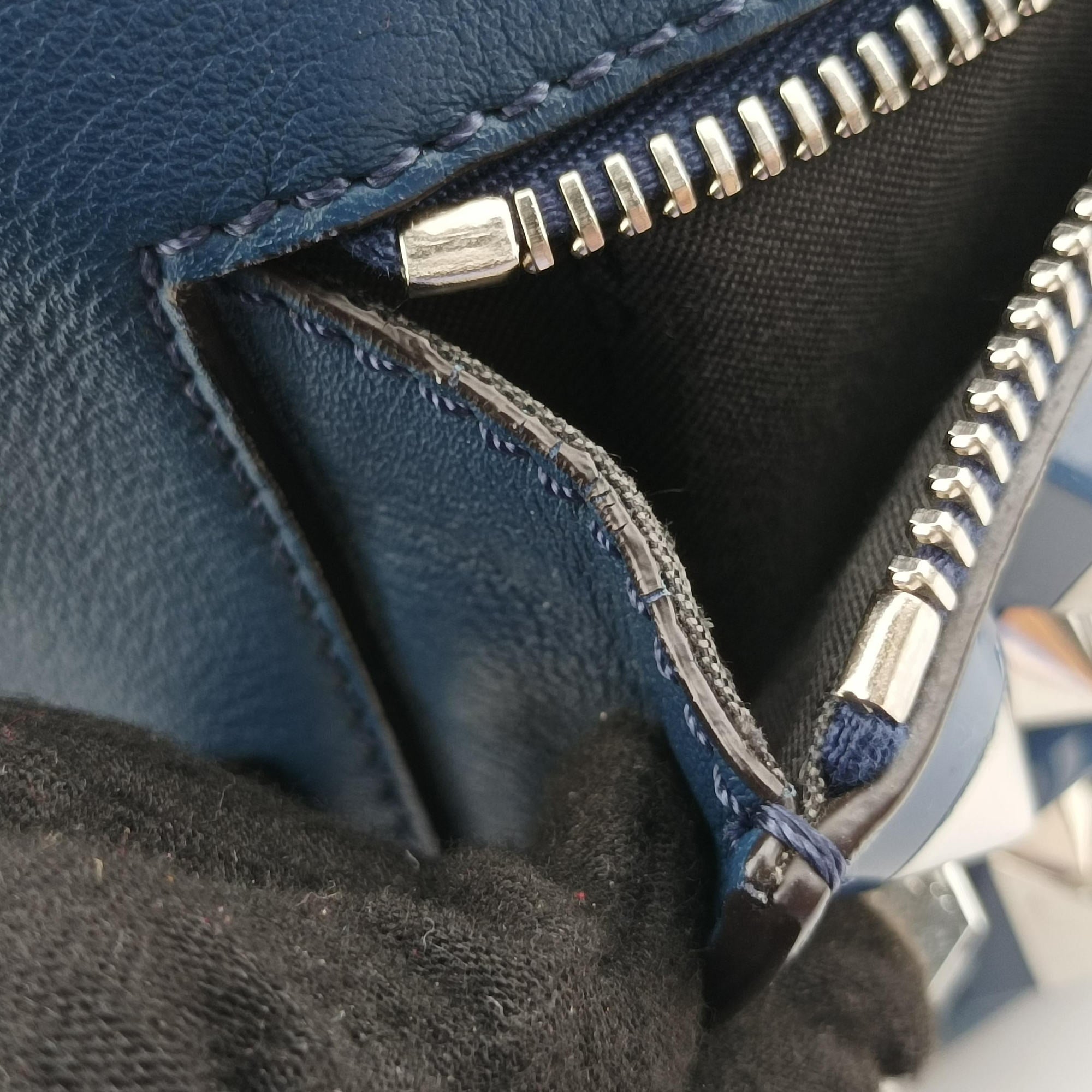 Pre-owned Fendi Studs By the Way Blue Leather 8BT281 shoulderbag | stylenewstar