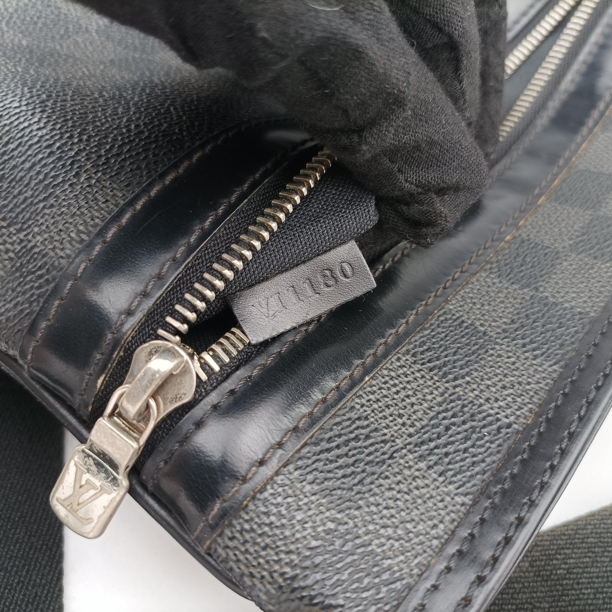 Pre-owned Louis Vuitton Thomas Noir Damier Graphite N58028 shoulderbag | stylenewstar