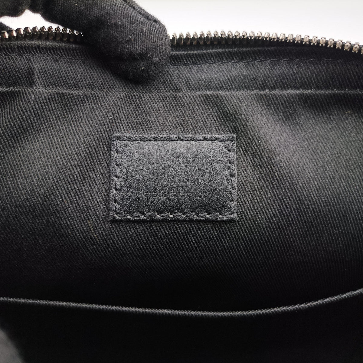 Pre-owned Louis Vuitton Trio Messenger Gris Monogram Shadow M46603 shoulderbag | stylenewstar