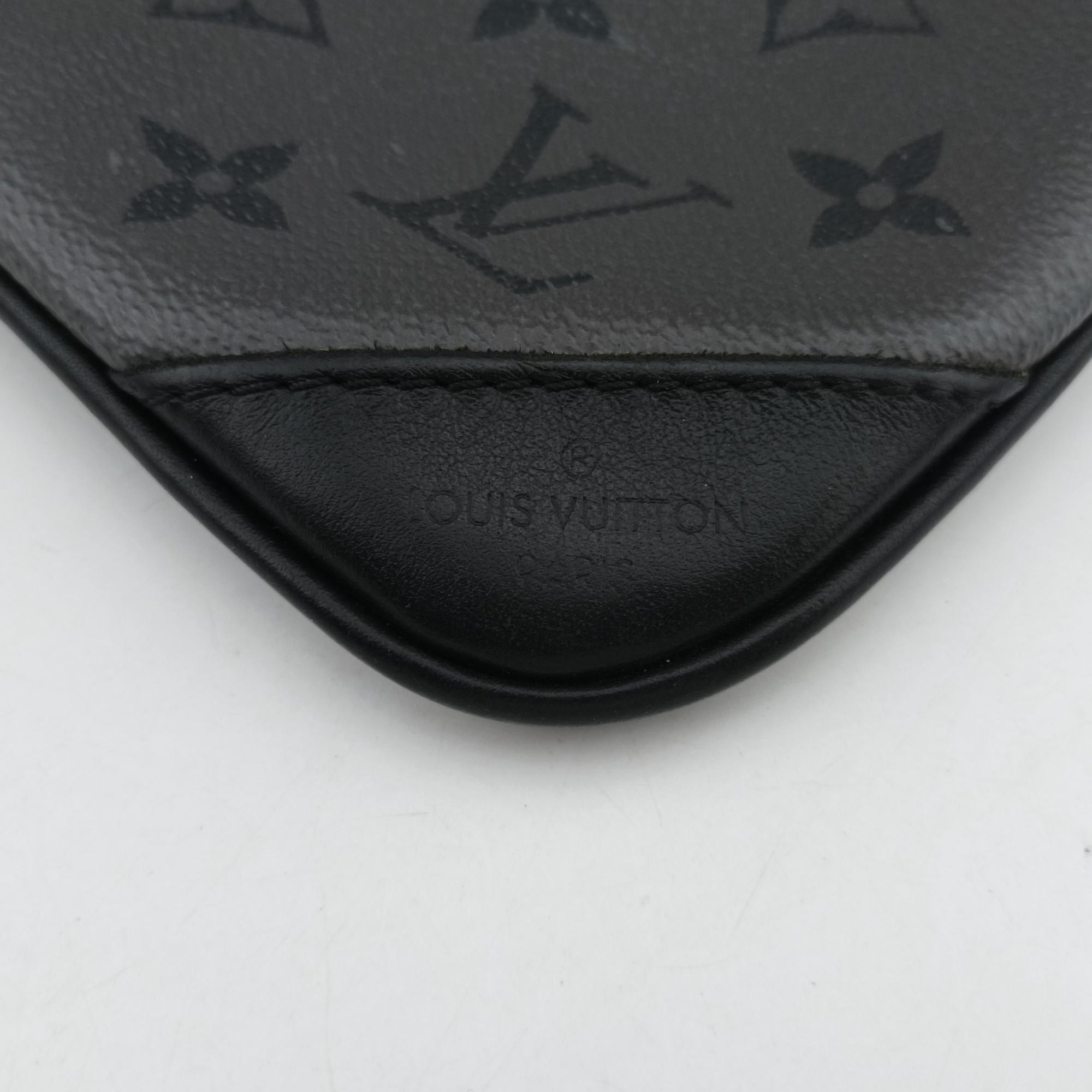 Pre-owned Louis Vuitton Trio Messenger Gris Monogram Shadow M46603 shoulderbag | stylenewstar