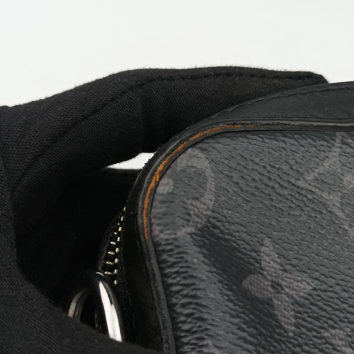 Pre-owned Louis Vuitton Trio Messenger Gris Monogram Shadow M46603 shoulderbag | stylenewstar