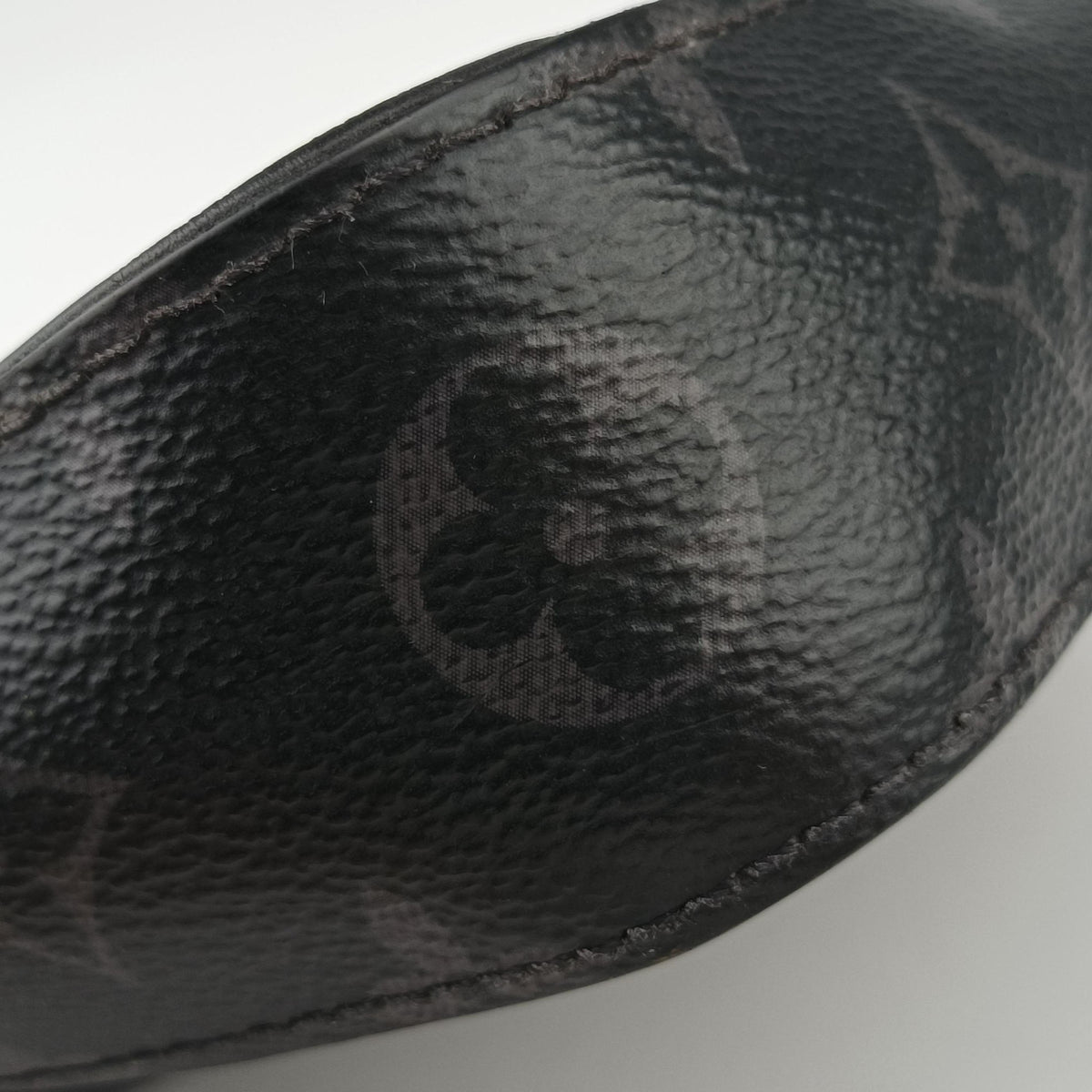 Pre-owned Louis Vuitton Trio Messenger Gris Monogram Shadow M46603 shoulderbag | stylenewstar