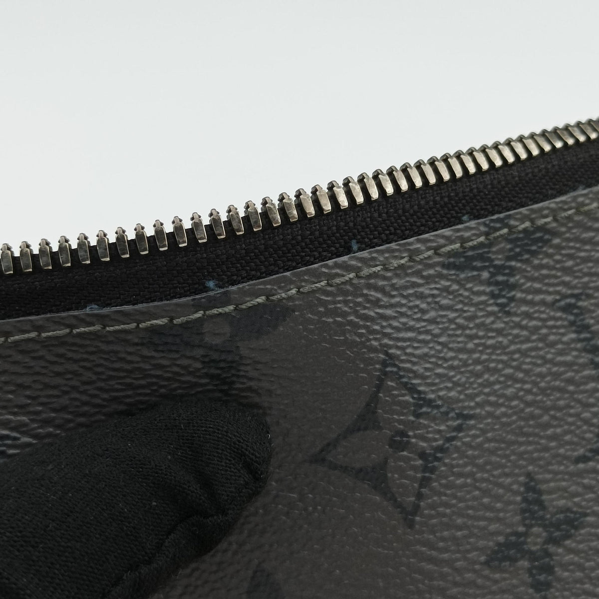 Pre-owned Louis Vuitton Trio Messenger Gris Monogram Shadow M46603 shoulderbag | stylenewstar