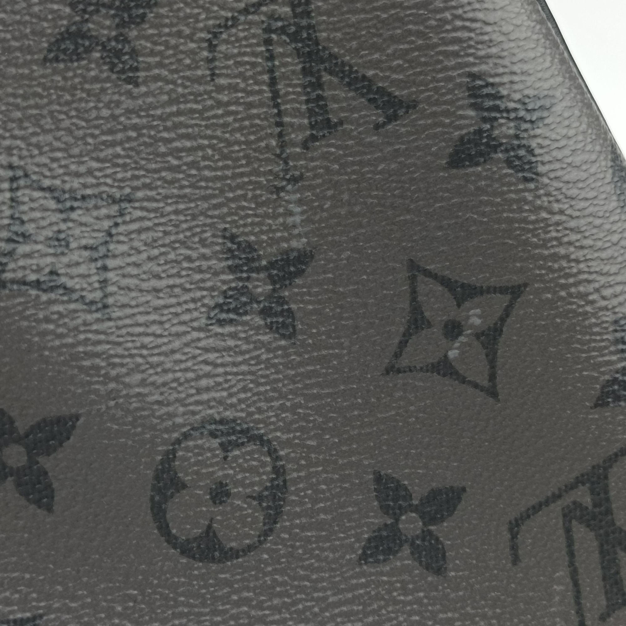 Pre-owned Louis Vuitton Trio Messenger Gris Monogram Shadow M46603 shoulderbag | stylenewstar