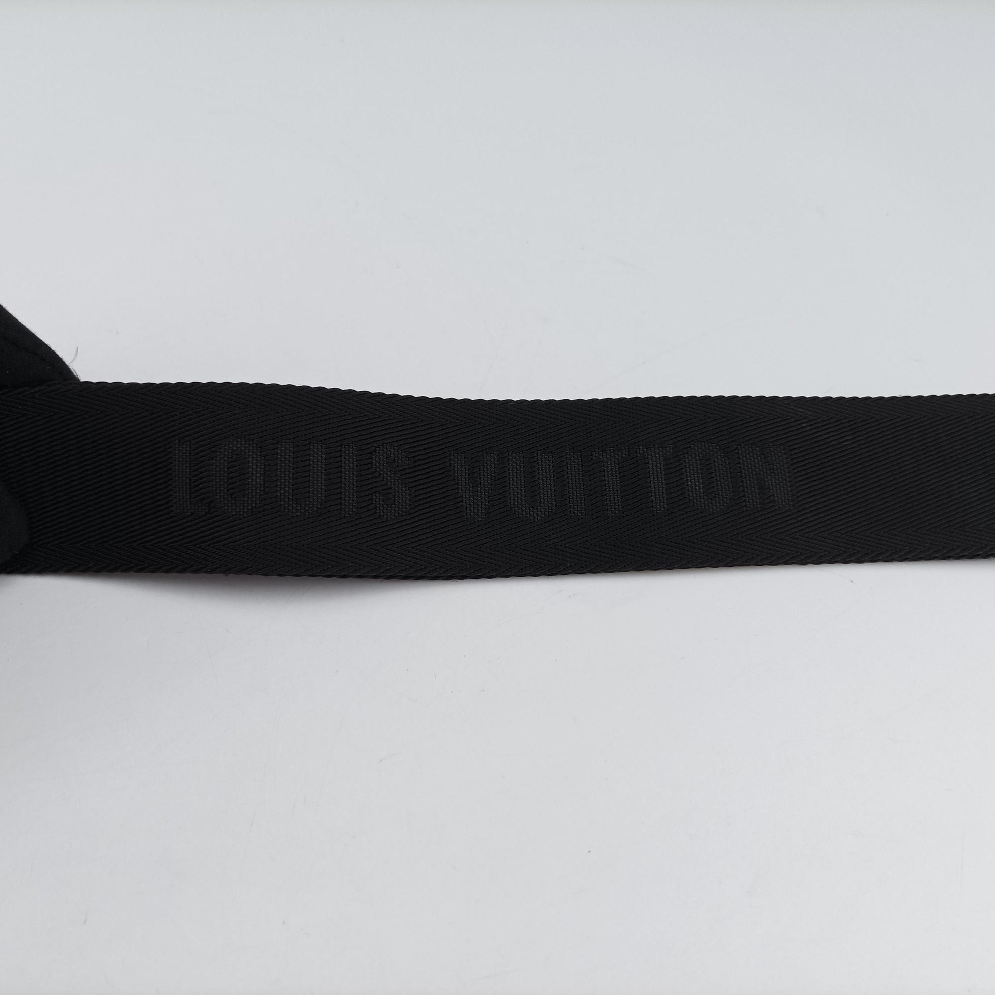 Pre-owned Louis Vuitton Trio Messenger Gris Monogram Shadow M46603 shoulderbag | stylenewstar