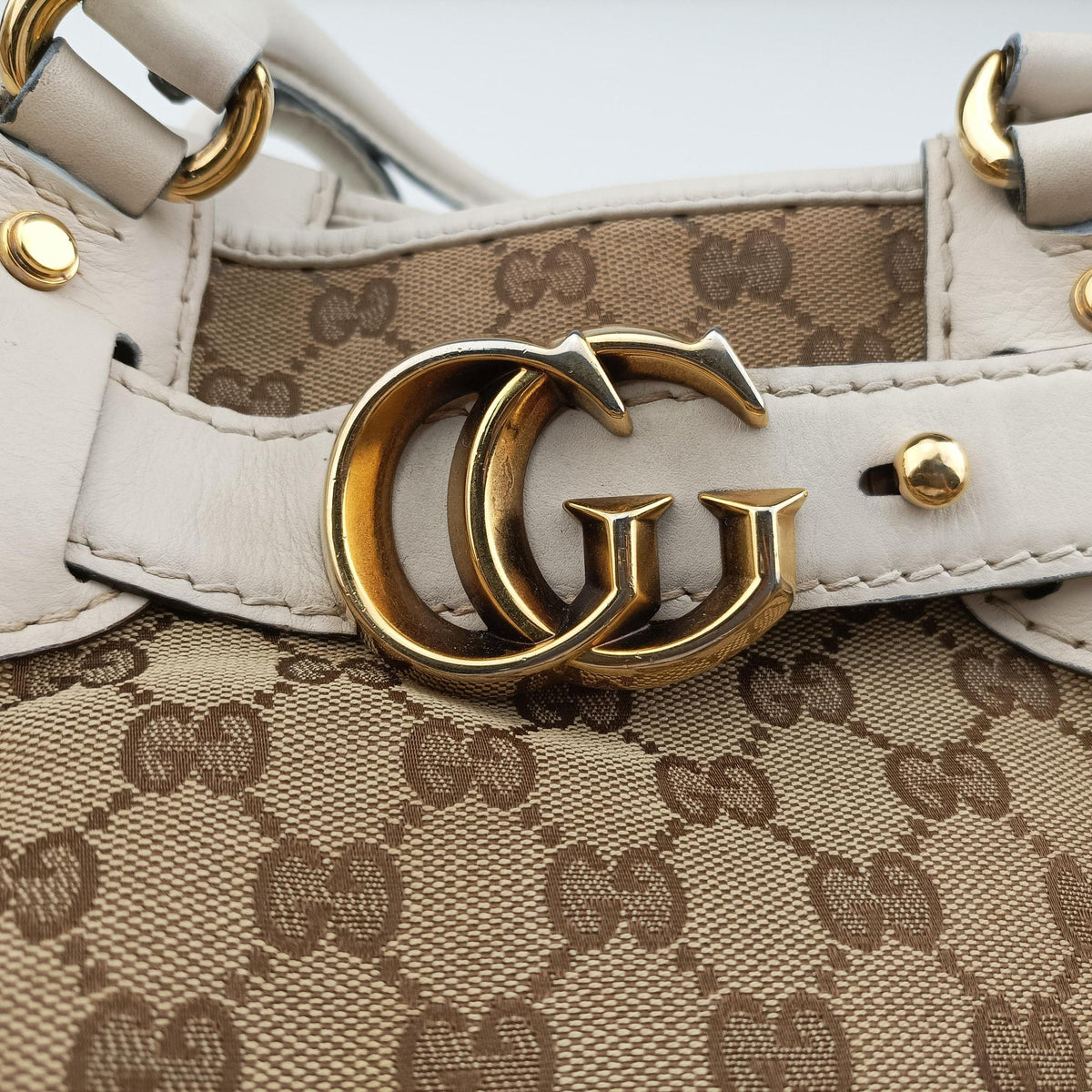 Pre-owned Gucci GG Running White×Beige Canvas×Leather 247183 handbag | stylenewstar