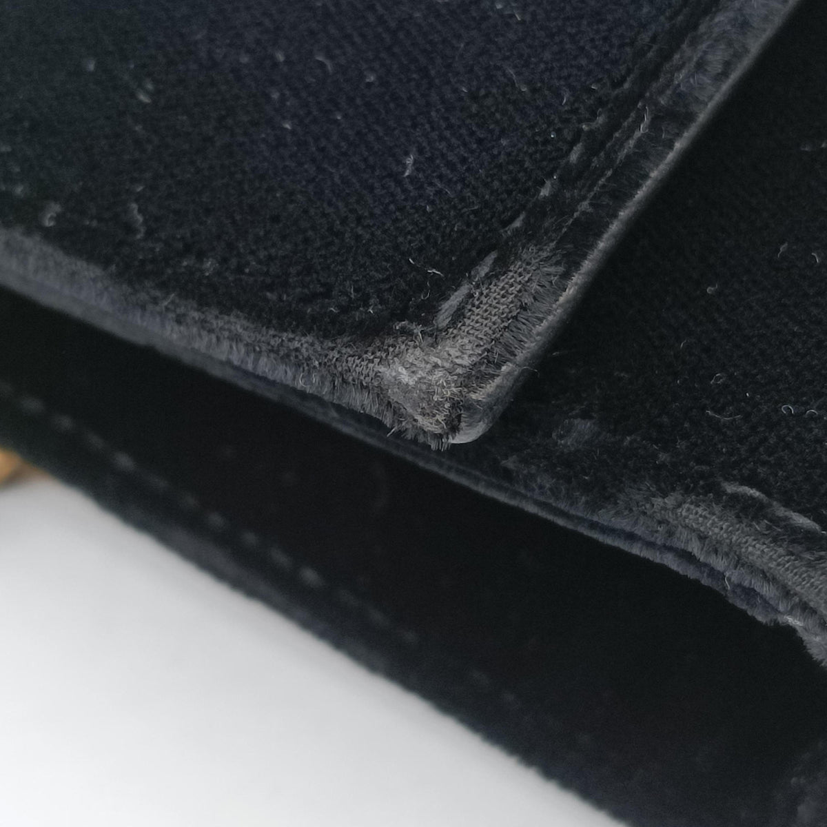 Secondhand Yves Saint Laurent KATE Black velour 474366 shoulderbag | stylenewstar