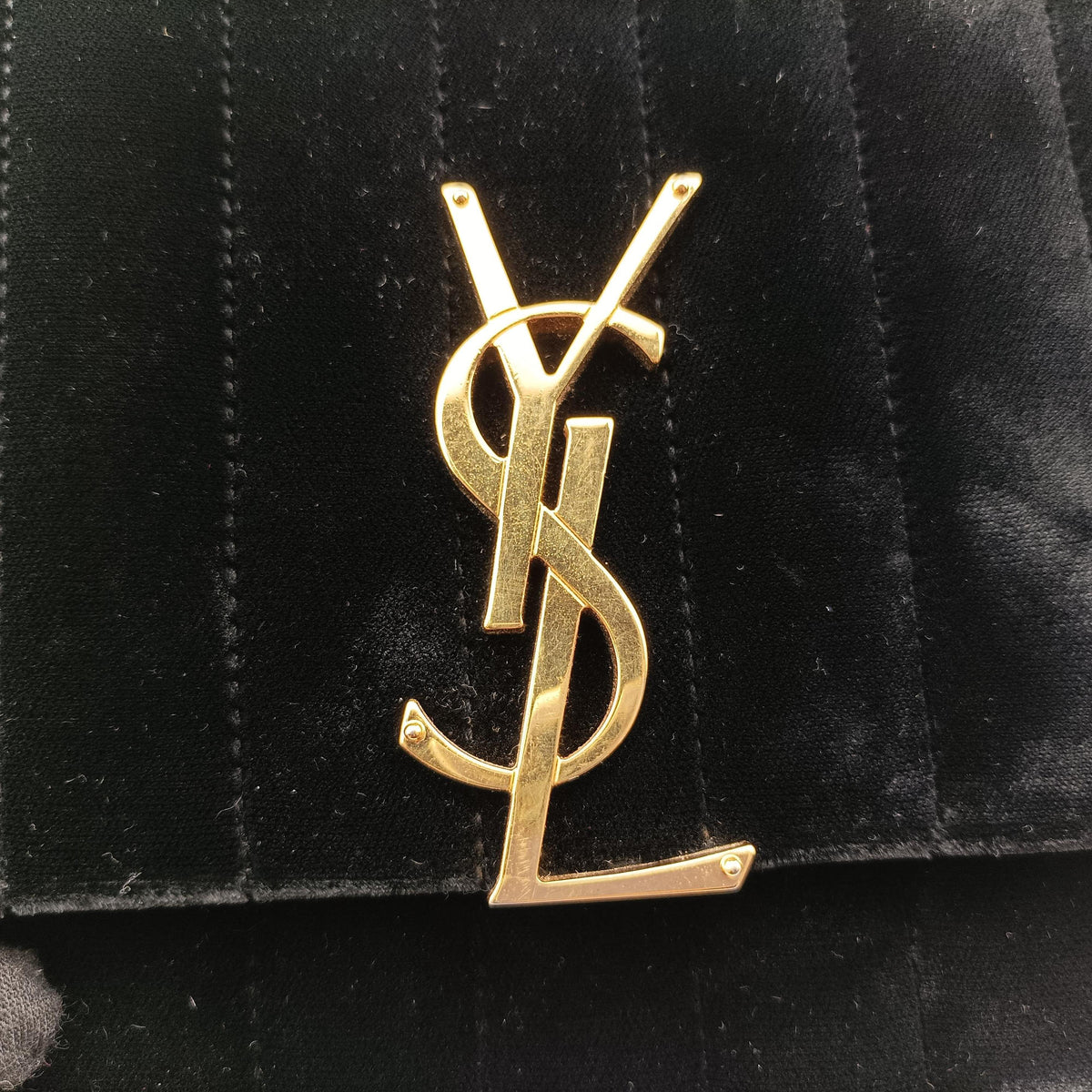Vintage Yves Saint Laurent VICKY Black velour 538439 shoulderbag | stylenewstar