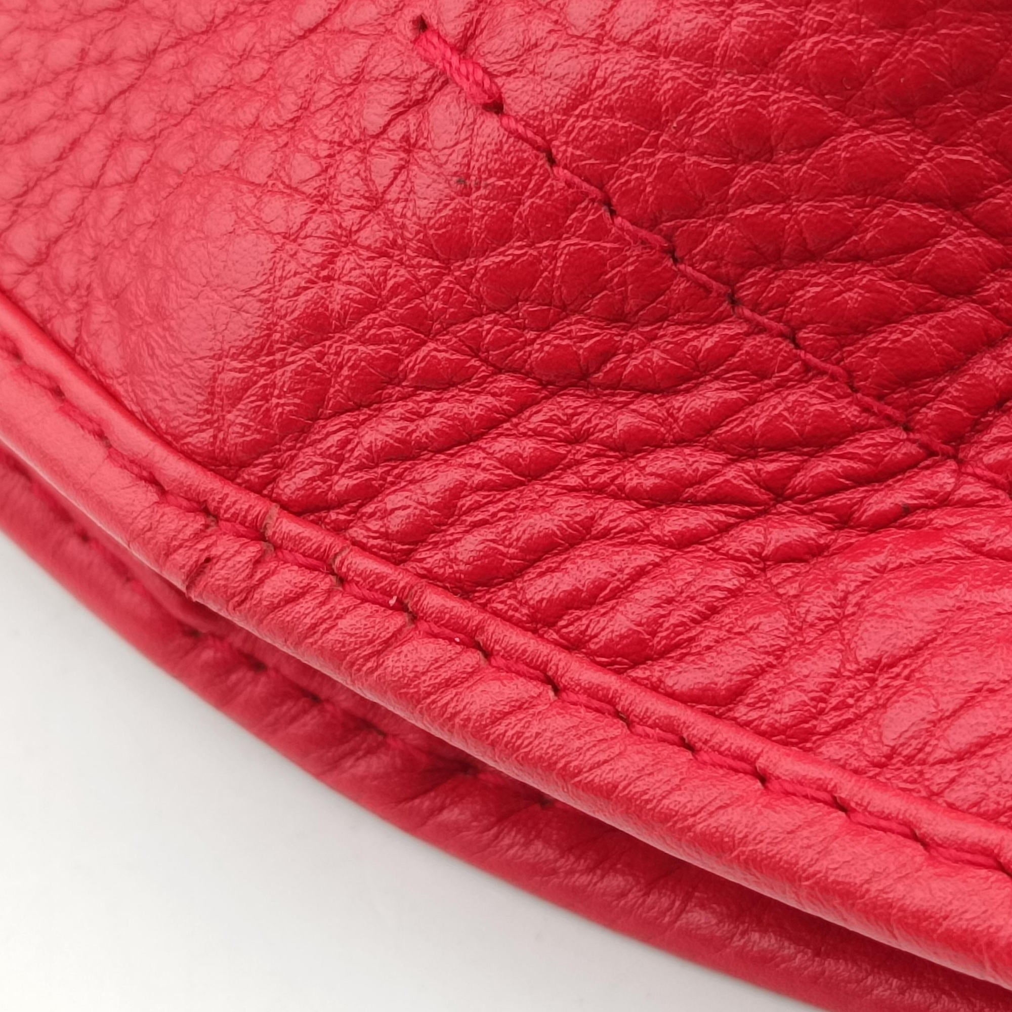 Pre-owned Christian Dior Hobo Red Leather  handbag | stylenewstar