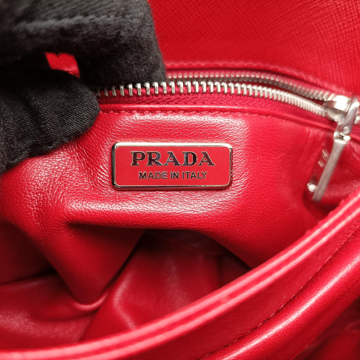 Vintage Prada stripe Baiade Red×white SAFFIANO Leather 1BD009 shoulderbag | stylenewstar
