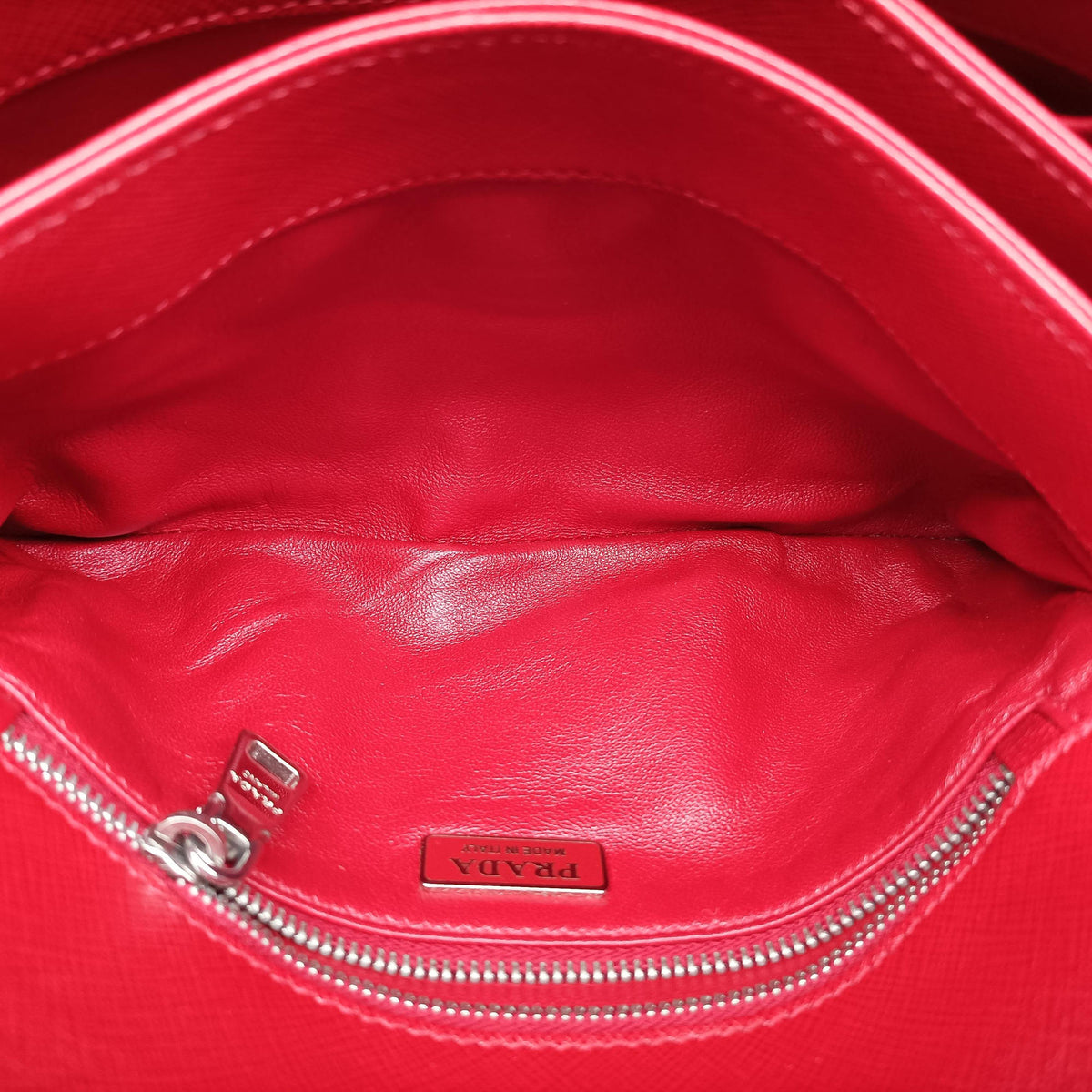 Vintage Prada stripe Baiade Red×white SAFFIANO Leather 1BD009 shoulderbag | stylenewstar