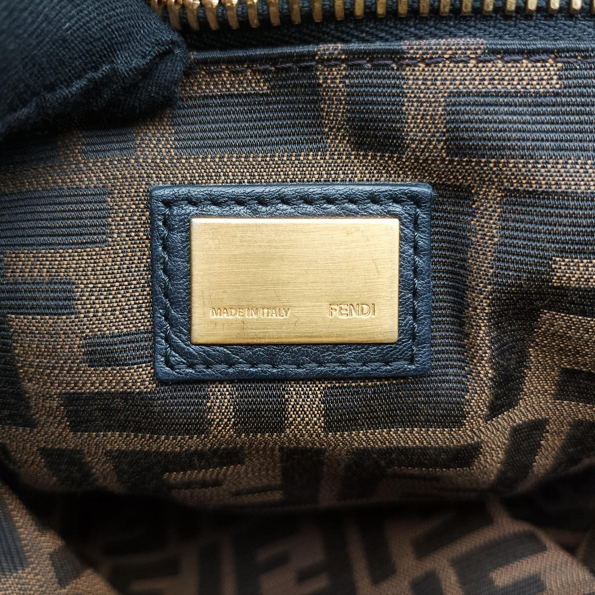 Pre-owned Fendi PEEKABOO Large Black Leather 8BN210 shoulderbag | stylenewstar