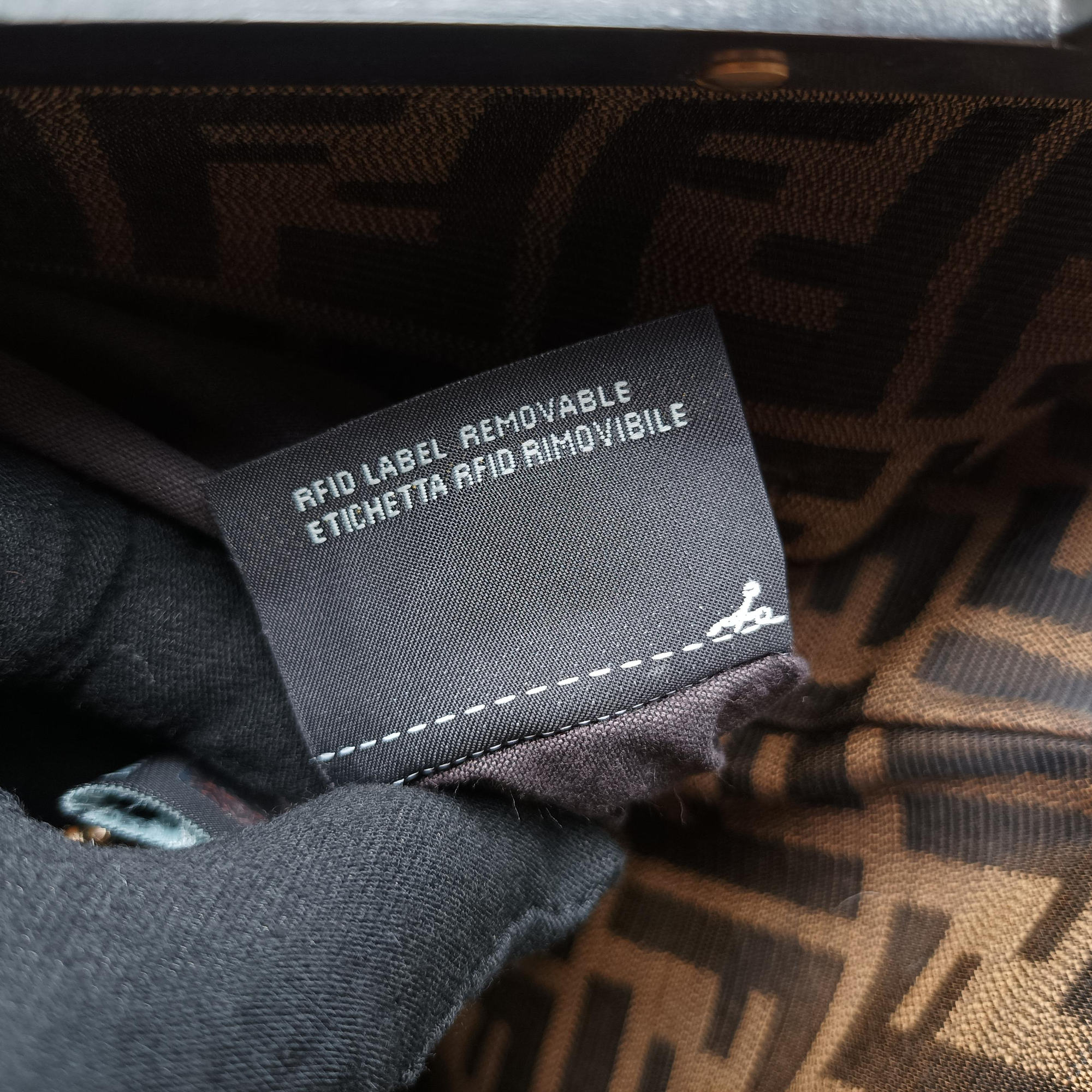 Pre-owned Fendi PEEKABOO Large Black Leather 8BN210 shoulderbag | stylenewstar