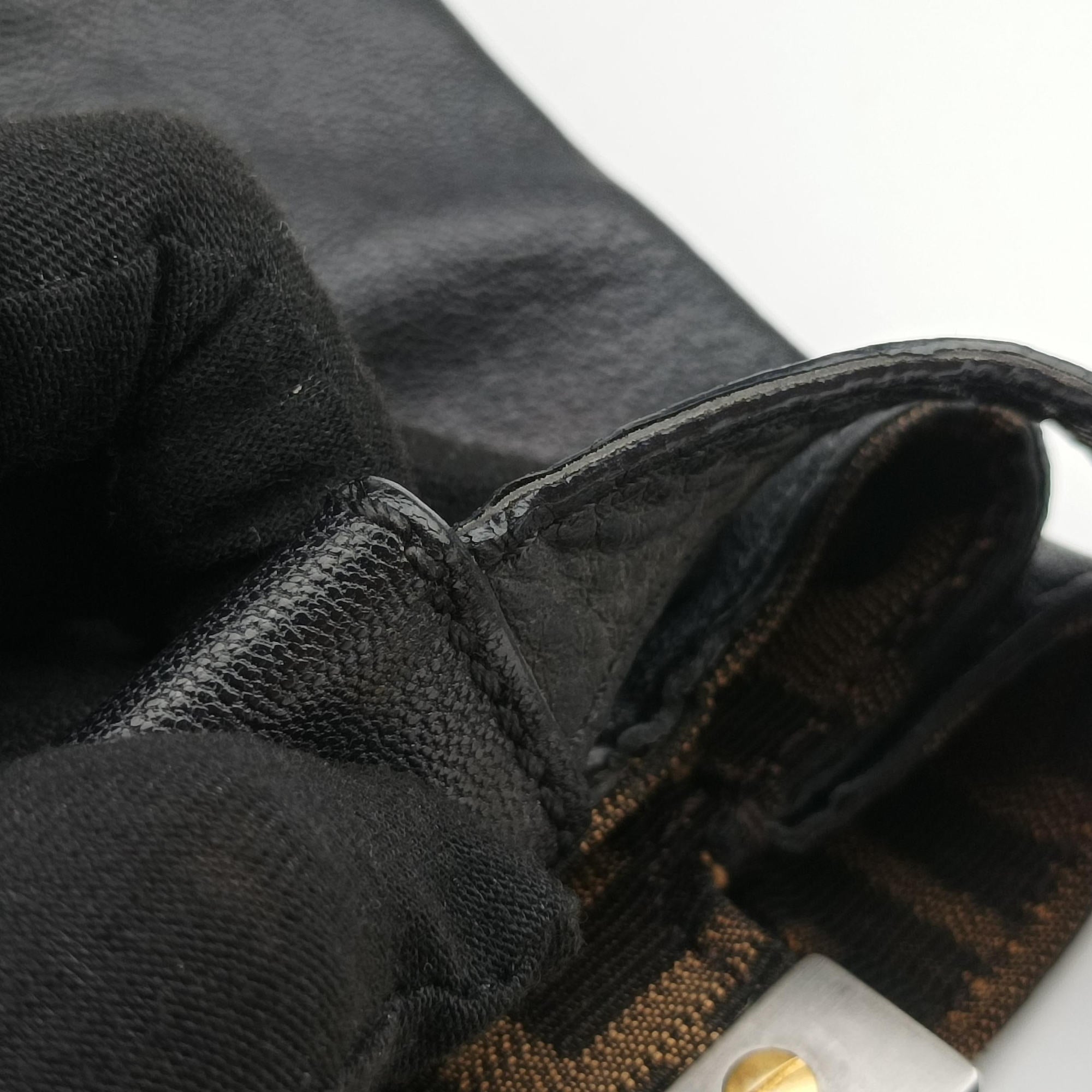 Pre-owned Fendi PEEKABOO Large Black Leather 8BN210 shoulderbag | stylenewstar