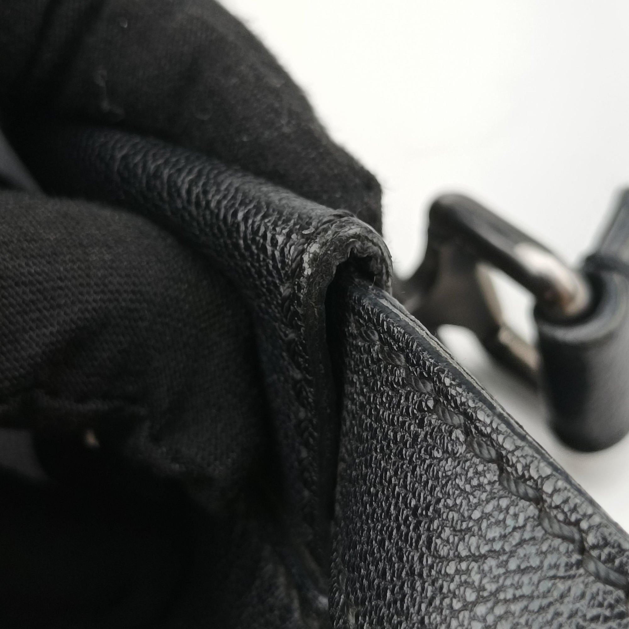 Pre-owned Fendi PEEKABOO Large Black Leather 8BN210 shoulderbag | stylenewstar