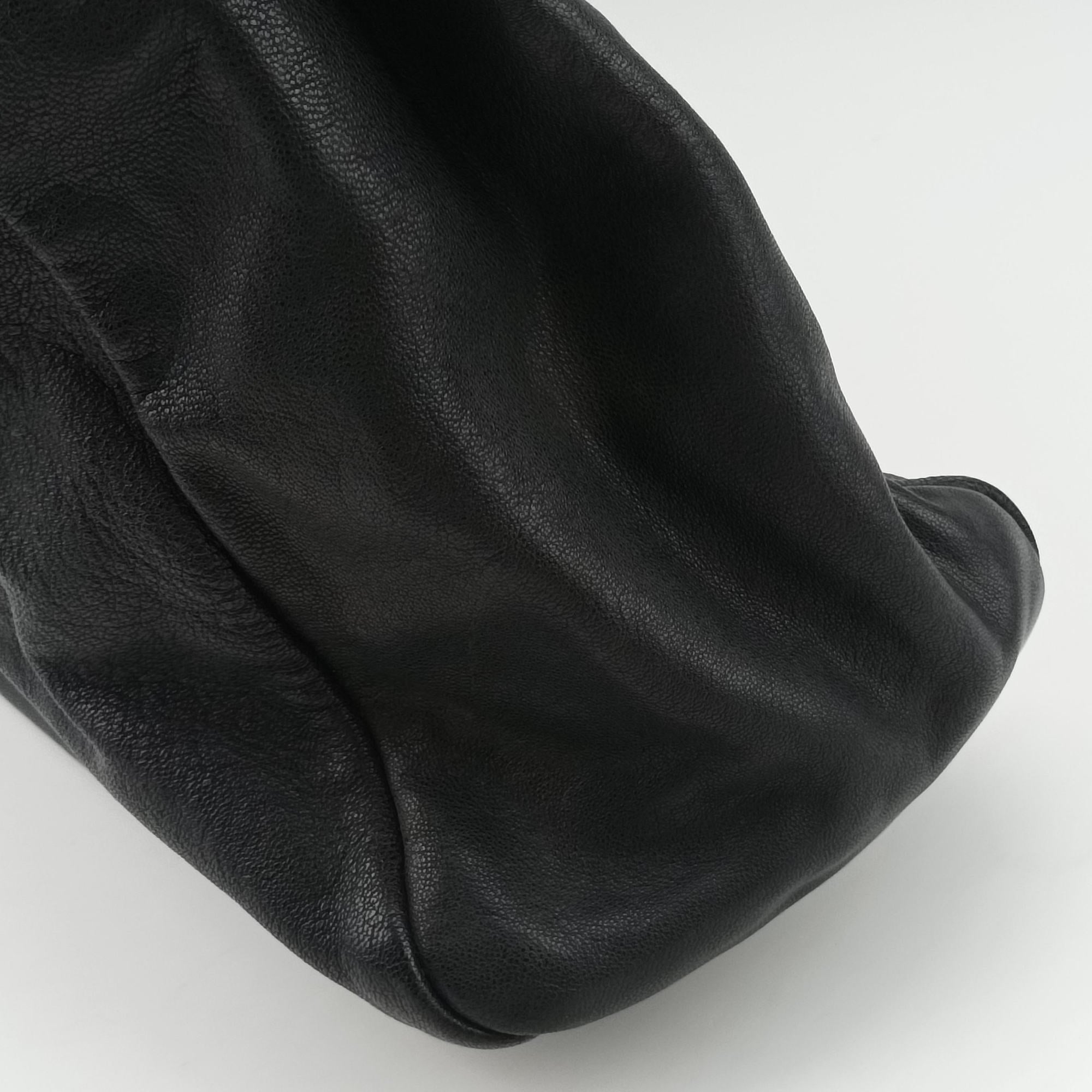 Pre-owned Fendi PEEKABOO Large Black Leather 8BN210 shoulderbag | stylenewstar