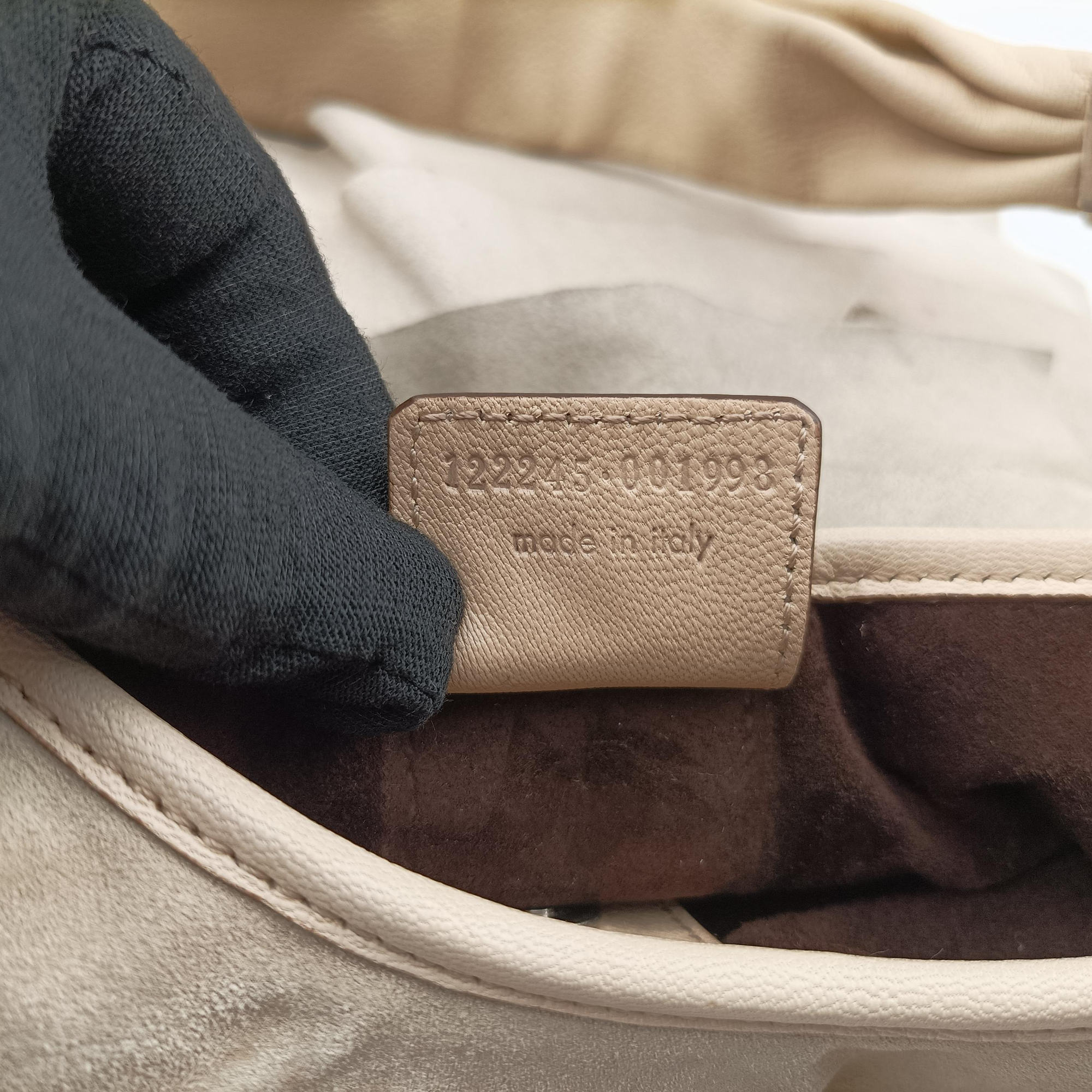 Pre-owned Yves Saint Laurent Mombasa Beige Suede 122245 handbag | stylenewstar