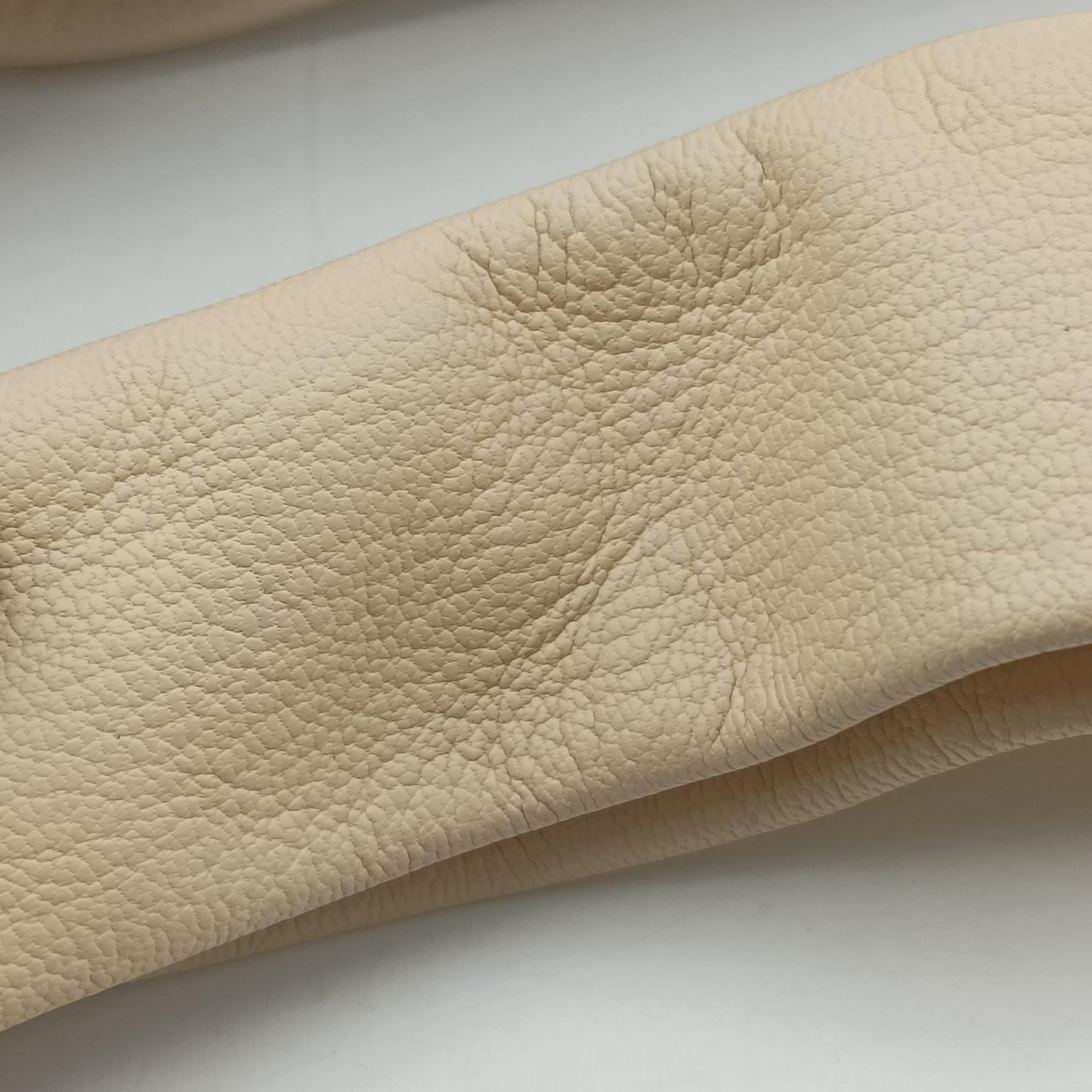 Pre-owned Yves Saint Laurent Mombasa Beige Suede 122245 handbag | stylenewstar