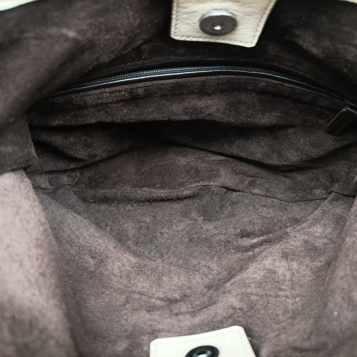 Pre-owned Yves Saint Laurent Mombasa Beige Suede 122245 handbag | stylenewstar