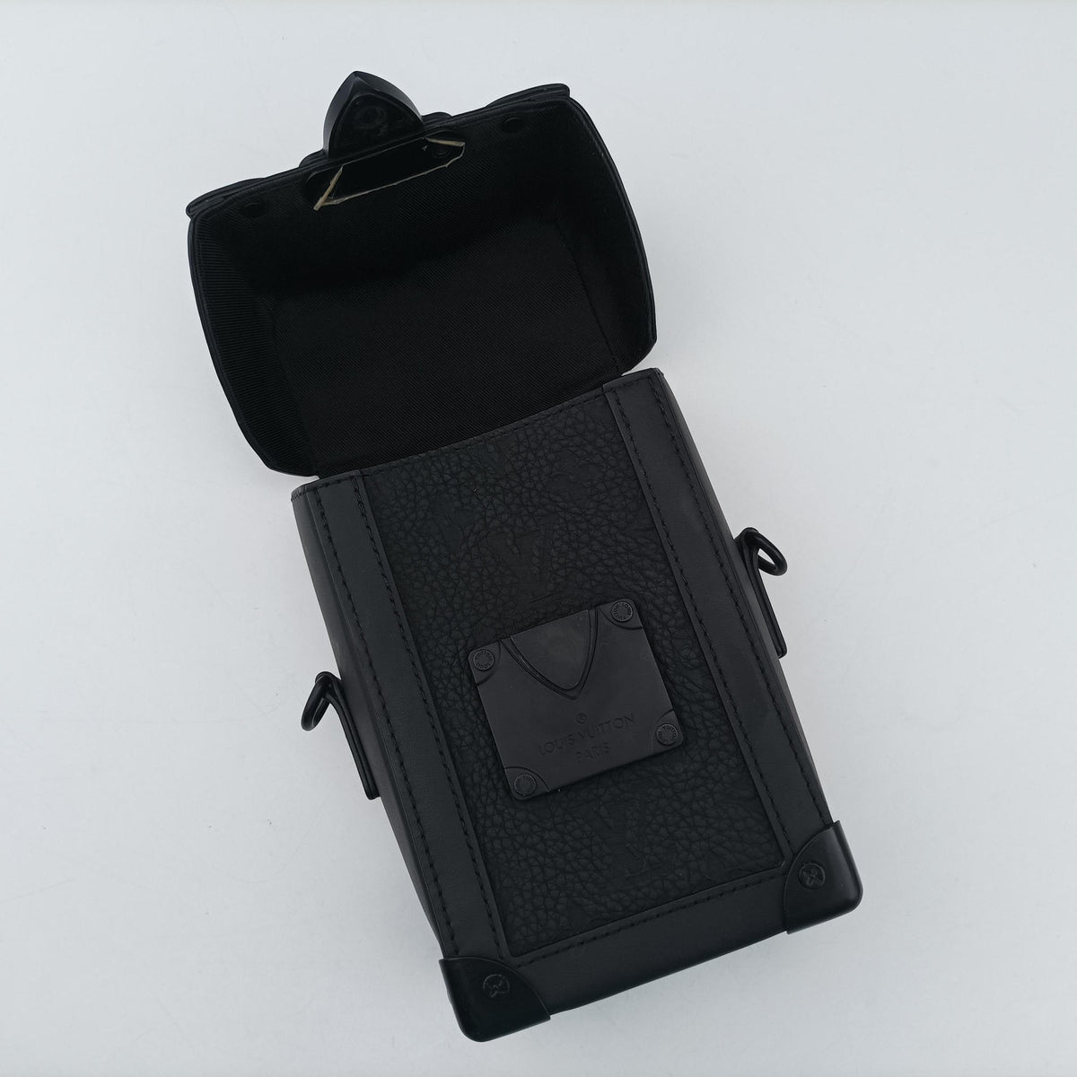 Pre-owned Louis Vuitton Vertical Trunk Noir Monogram Taurillon M82070 shoulderbag | stylenewstar