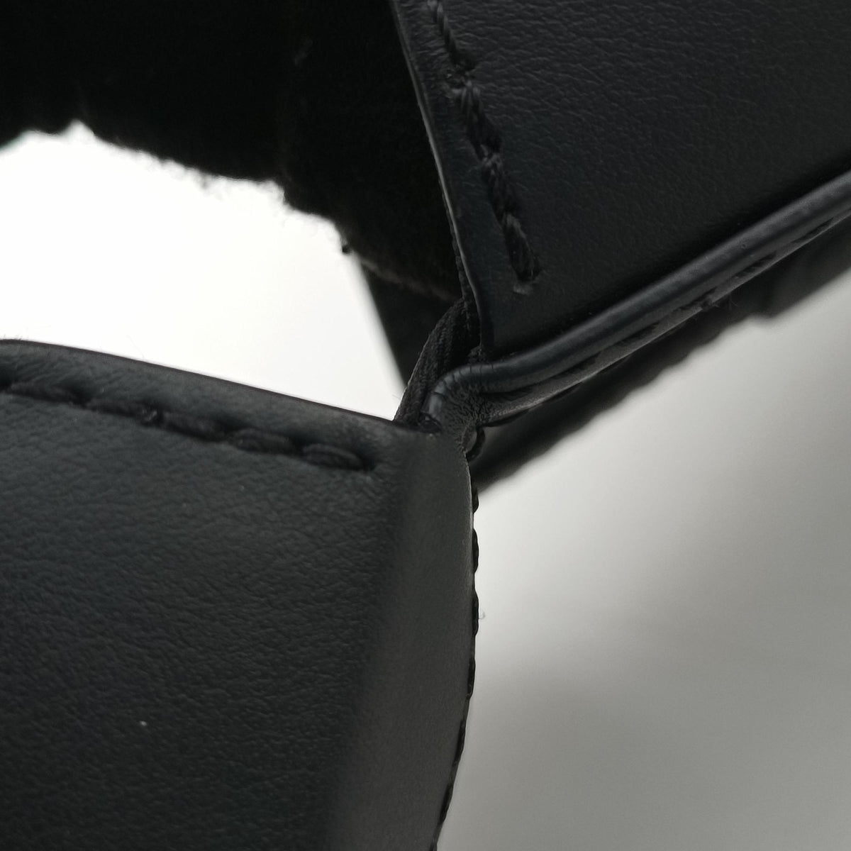 Pre-owned Louis Vuitton Vertical Trunk Noir Monogram Taurillon M82070 shoulderbag | stylenewstar