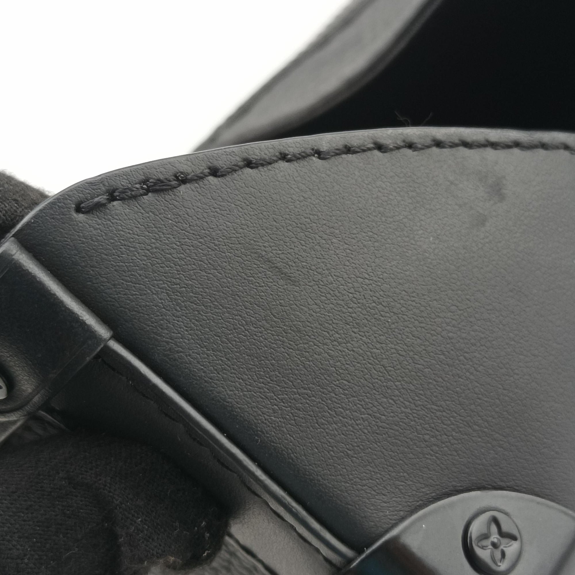 Pre-owned Louis Vuitton Vertical Trunk Noir Monogram Taurillon M82070 shoulderbag | stylenewstar