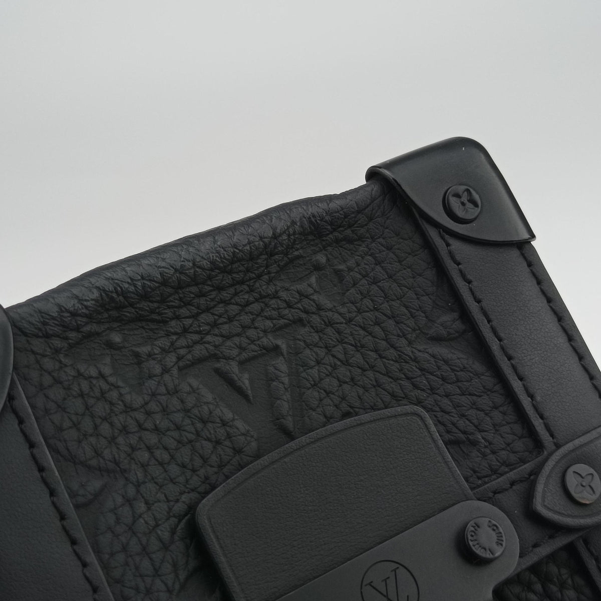 Pre-owned Louis Vuitton Vertical Trunk Noir Monogram Taurillon M82070 shoulderbag | stylenewstar