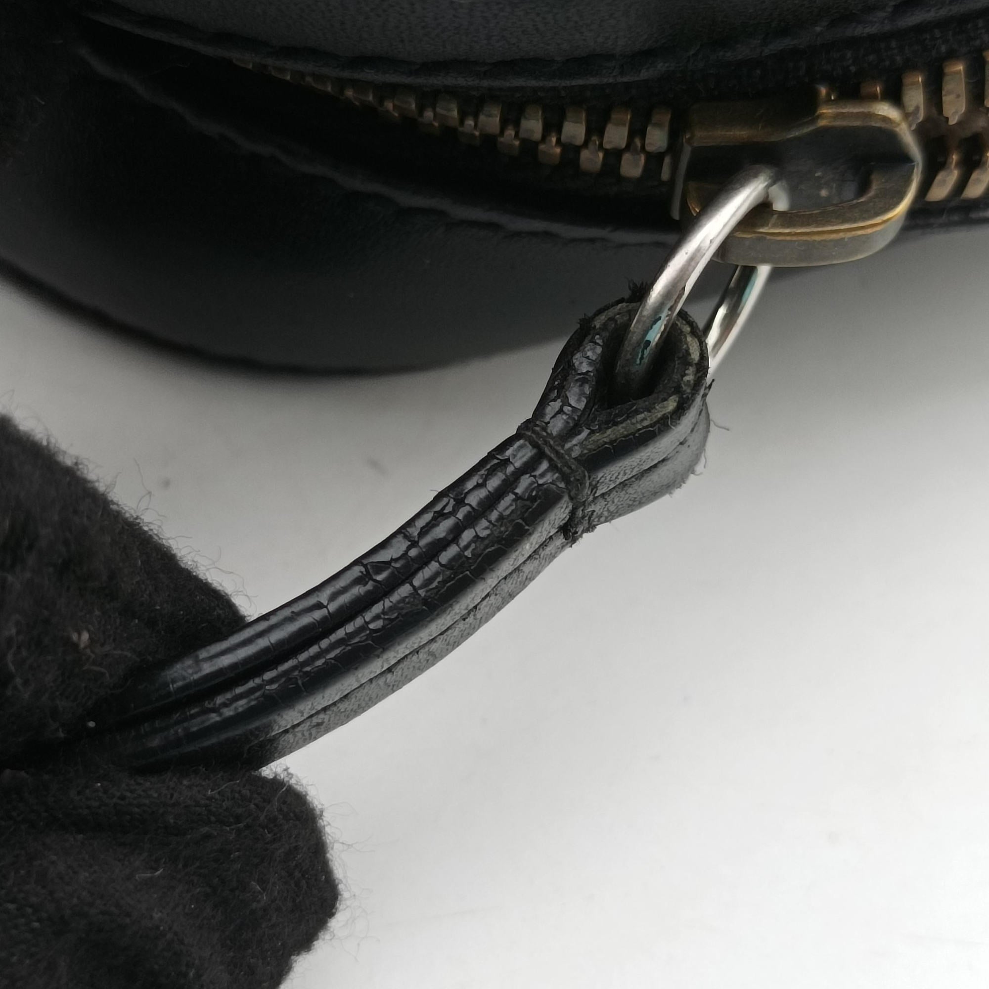 Pre-owned Gucci Bee Web Black Leather 412008 shoulderbag | stylenewstar