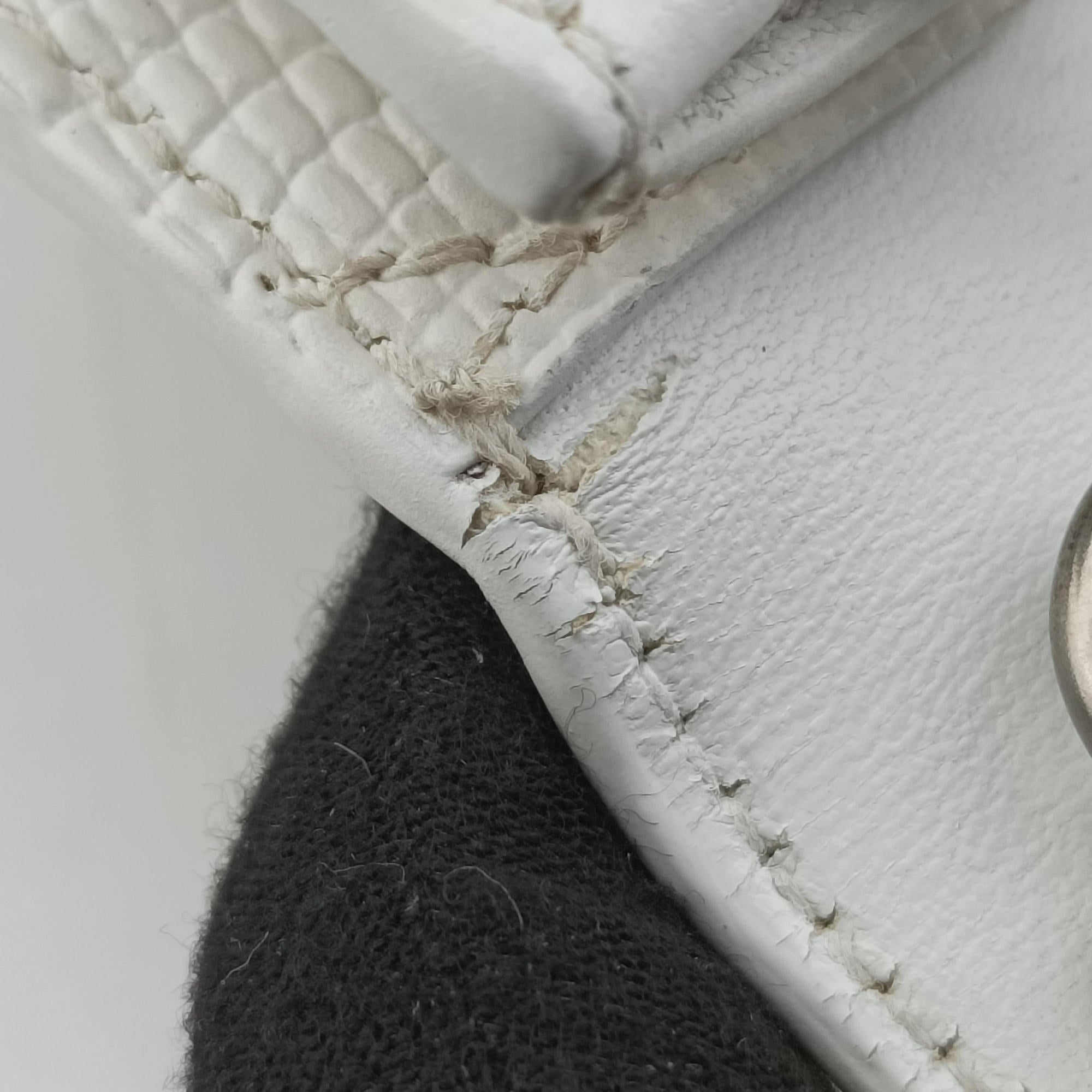 Pre-owned Burberry B.Logo White Leather  shoulderbag | stylenewstar