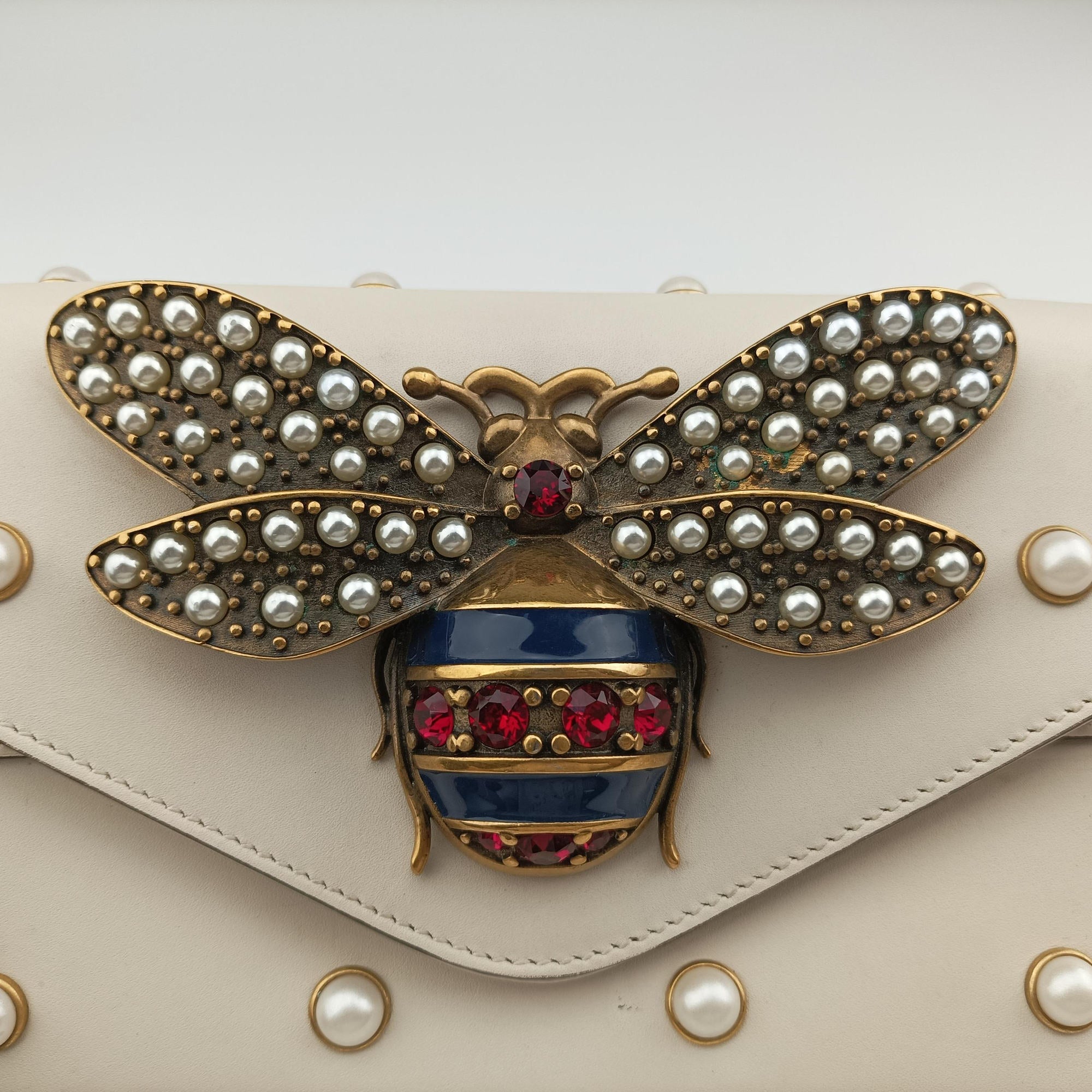 Pre-owned Gucci Broadway Pearl Bee White Leather 453778 shoulderbag | stylenewstar