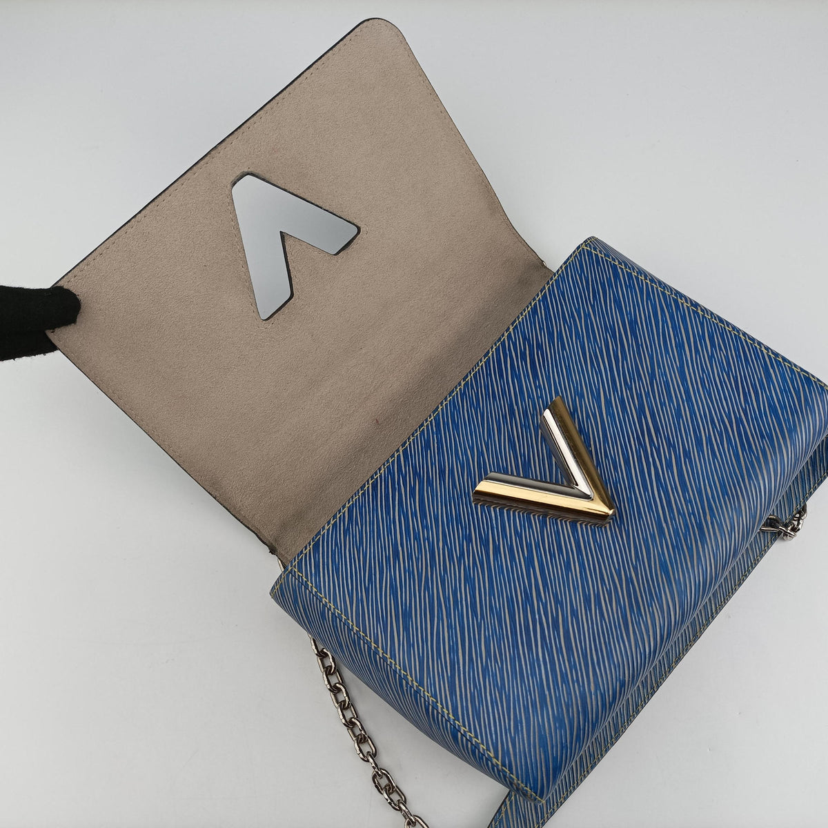 Pre-owned Louis Vuitton Twist MM Denim blue Epi M50271 shoulderbag | stylenewstar