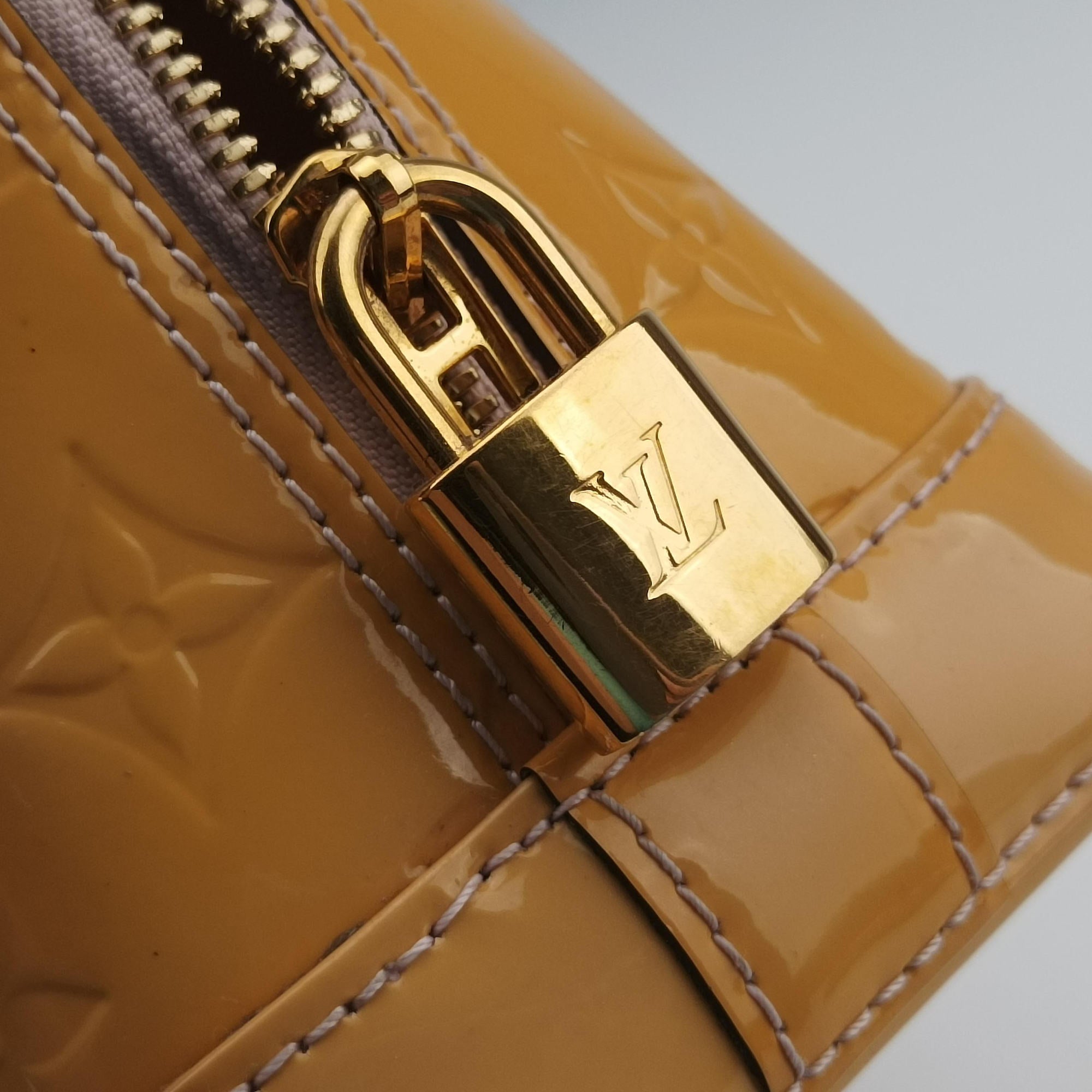 Vintage Louis Vuitton Alma BB ROSE FLORENTIN Vernis M90104 shoulderbag | stylenewstar