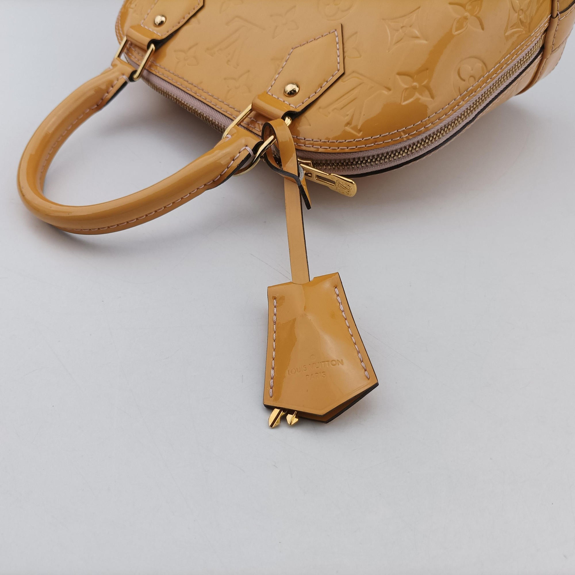 Vintage Louis Vuitton Alma BB ROSE FLORENTIN Vernis M90104 shoulderbag | stylenewstar