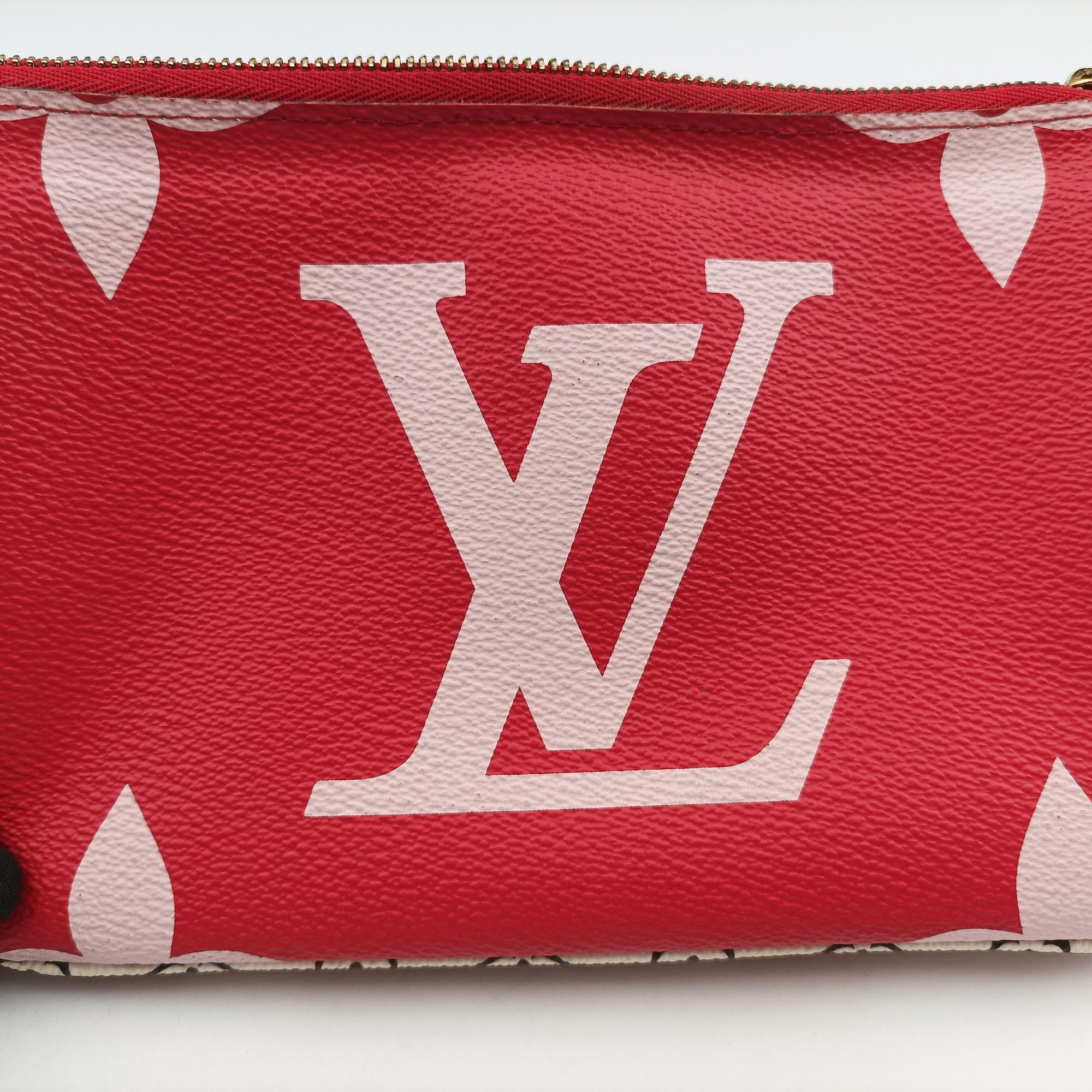 Secondhand Louis Vuitton Pochette Double Zip ROUGE Monogram Giant M67561 shoulderbag | stylenewstar