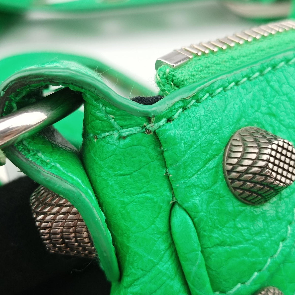 Pre-owned Balenciaga Le Cagole Green Leather  shoulderbag | stylenewstar