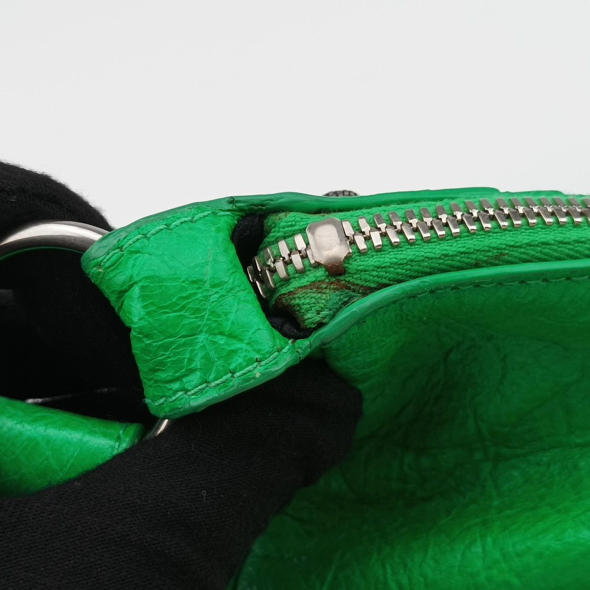 Pre-owned Balenciaga Le Cagole Green Leather  shoulderbag | stylenewstar