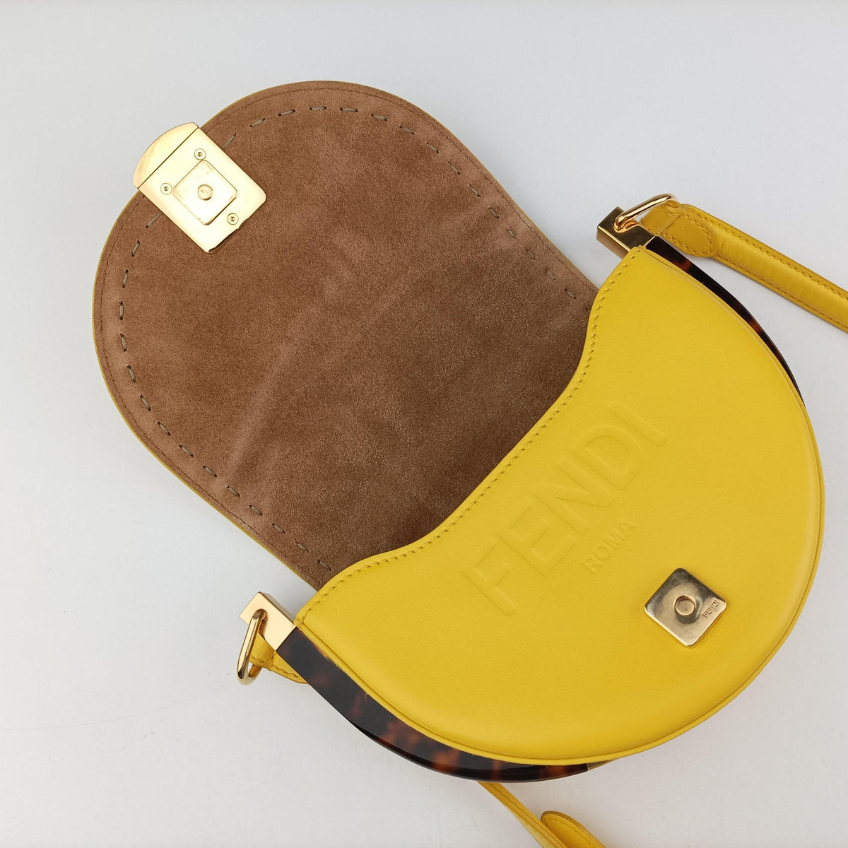 Secondhand Fendi Moonlight Yellow Leather 8BT346 shoulderbag | stylenewstar