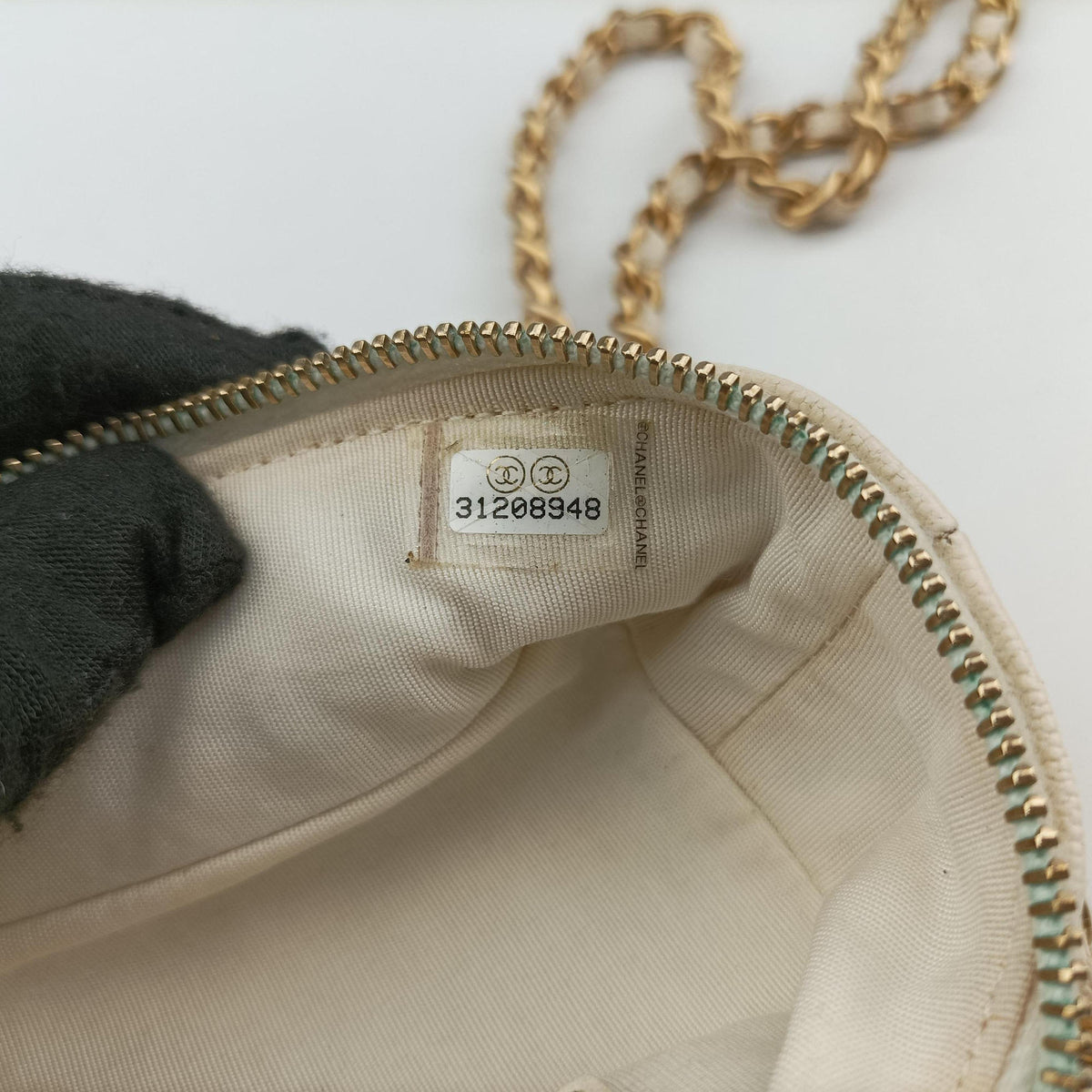 Vintage Chanel Micro Vanity Case White caviar skin AP2194 shoulderbag | stylenewstar