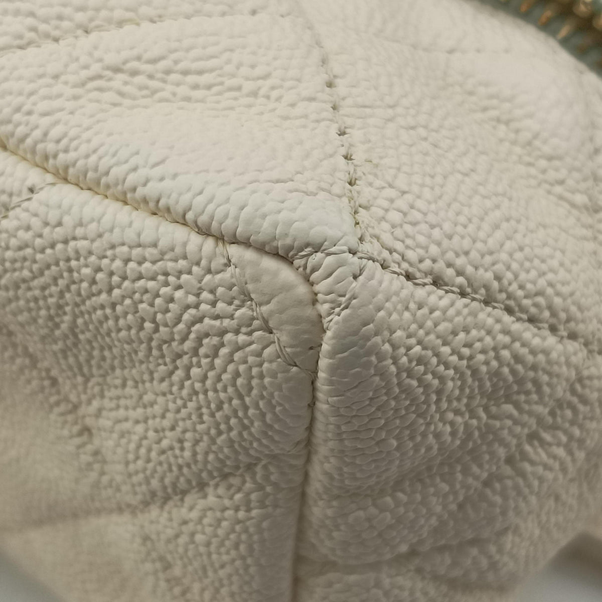 Vintage Chanel Micro Vanity Case White caviar skin AP2194 shoulderbag | stylenewstar