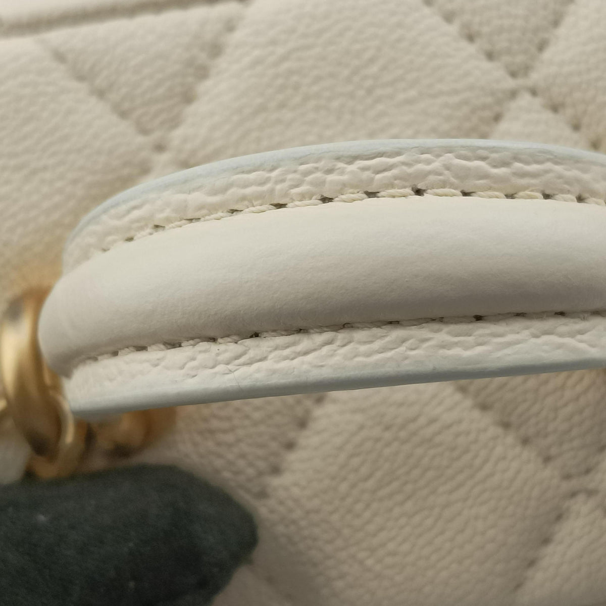 Vintage Chanel Micro Vanity Case White caviar skin AP2194 shoulderbag | stylenewstar