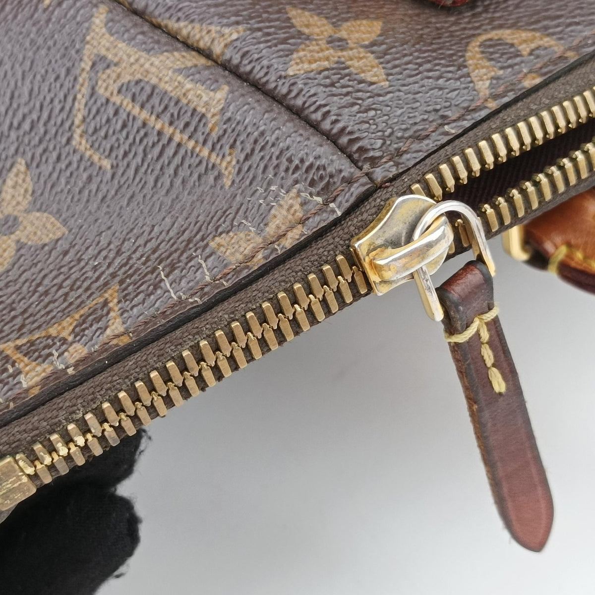 Secondhand Louis Vuitton TURENNE MM Brown Monogram Canvas M48814 shoulderbag | stylenewstar