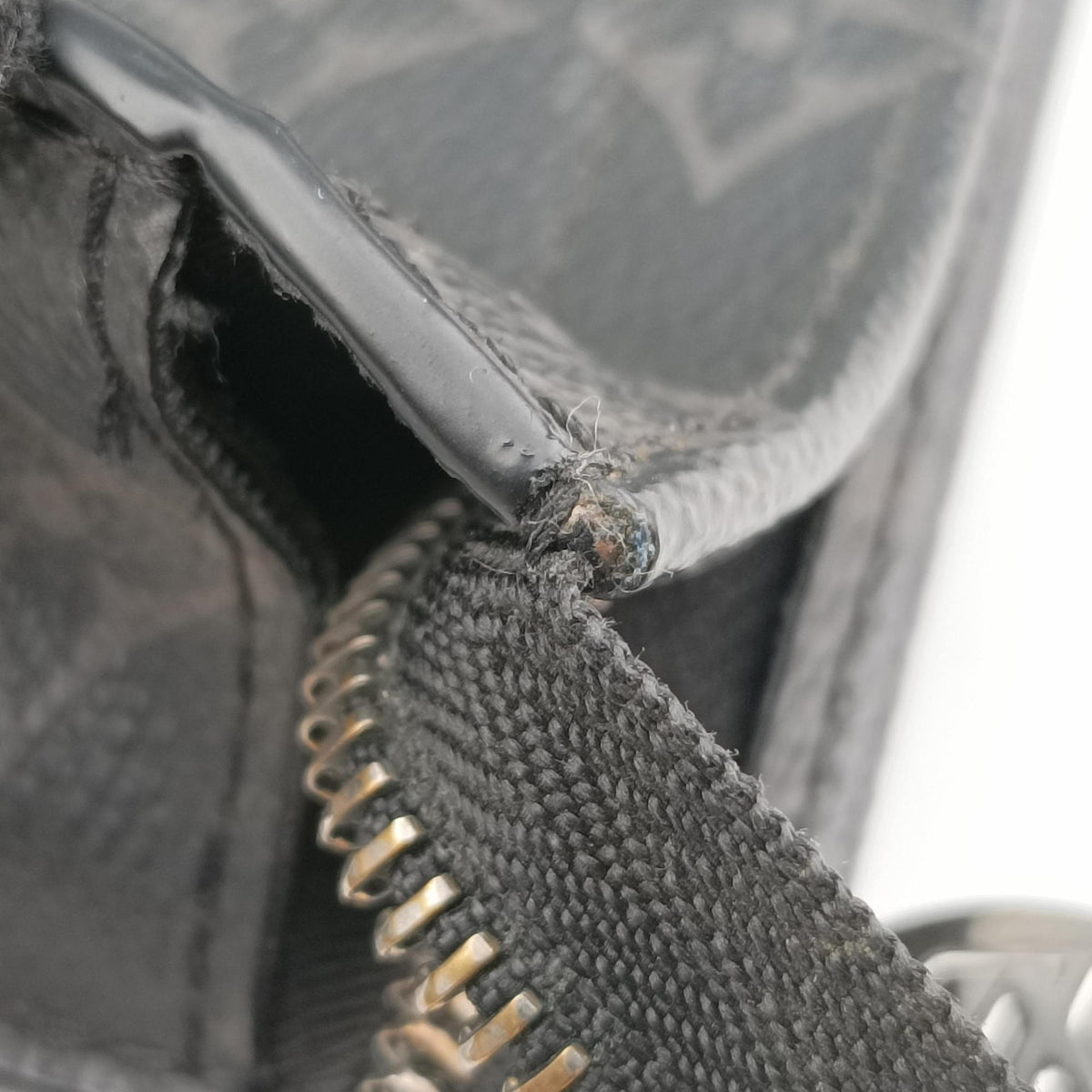 Pre-owned Louis Vuitton Pochette Voyage MM Black x Silver Monogram Split M63039 clutchbag | stylenewstar