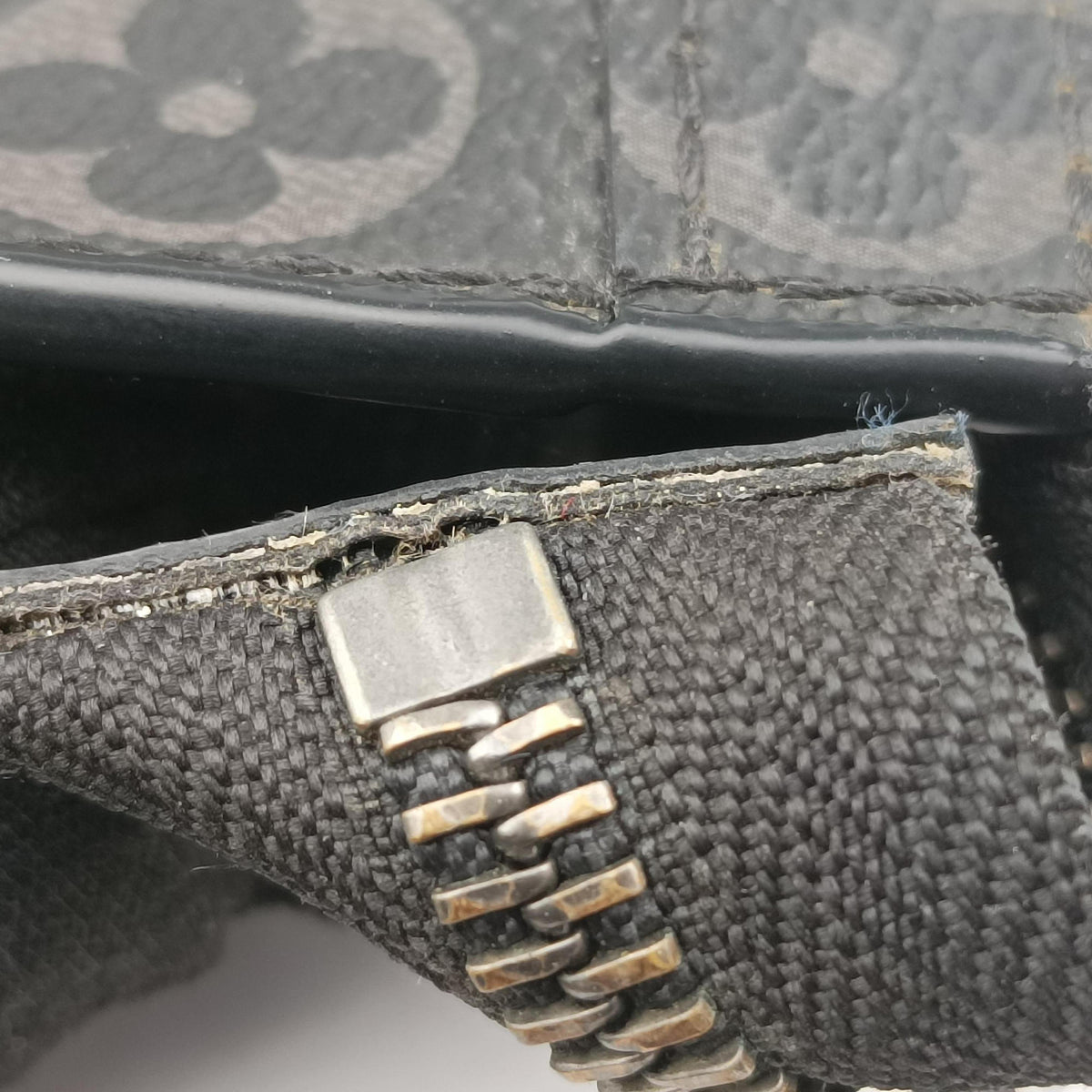 Pre-owned Louis Vuitton Pochette Voyage MM Black x Silver Monogram Split M63039 clutchbag | stylenewstar