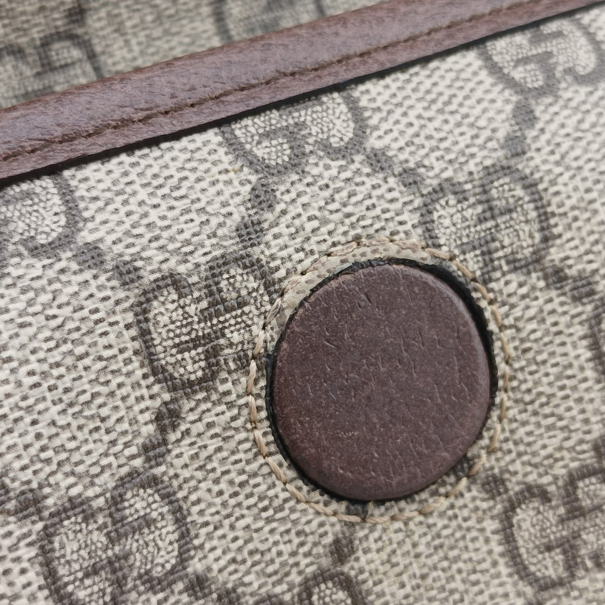 Pre-owned Gucci NEO VINTAGE GG Supreme Beige x Brown PVC coated canvas 493930 bum bag/waist bag | stylenewstar