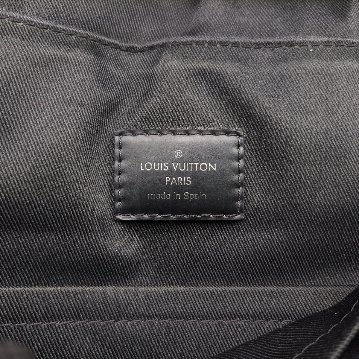 Pre-owned Louis Vuitton District MM Noir Monogram Eclipse M44001 crossbodybag | stylenewstar