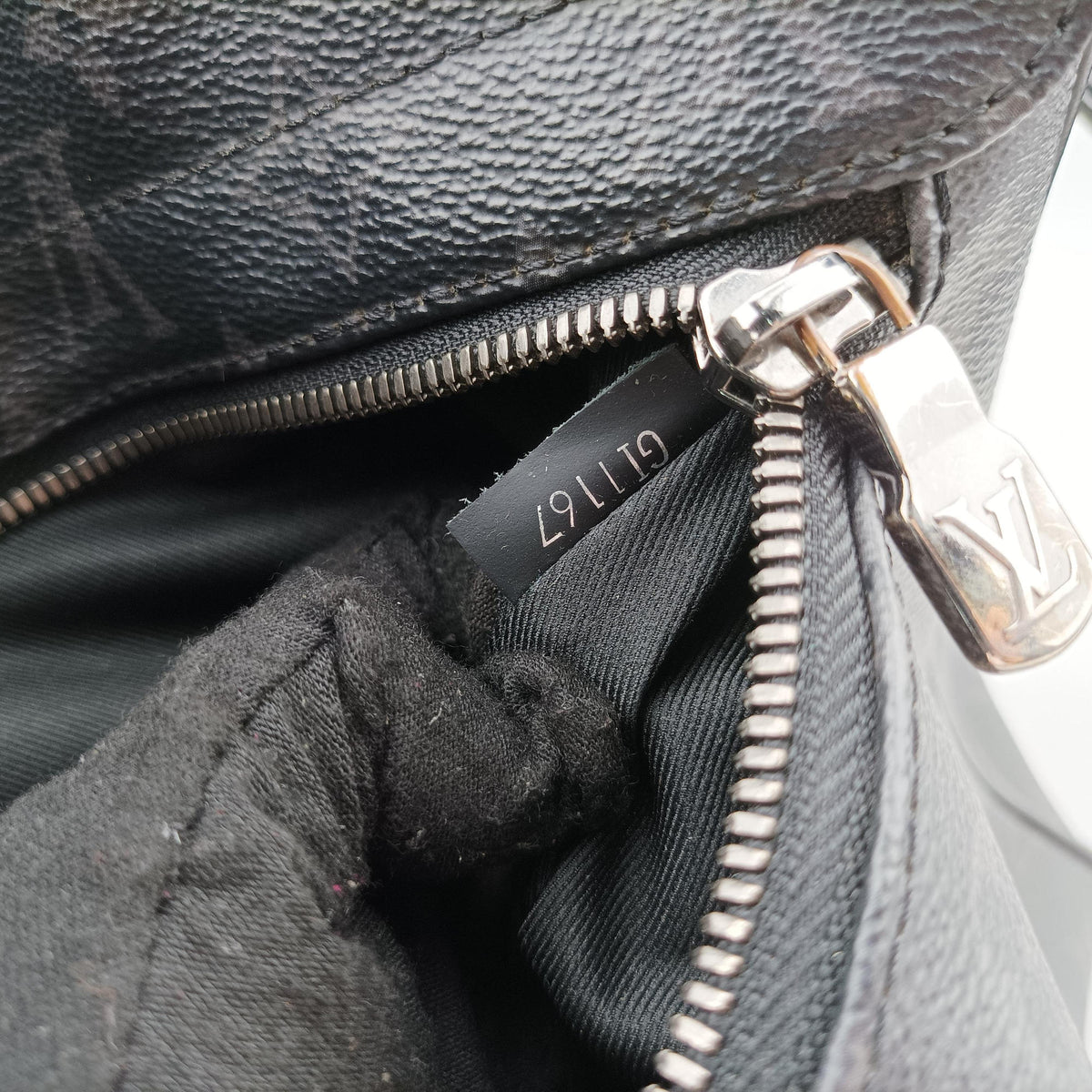 Pre-owned Louis Vuitton District MM Noir Monogram Eclipse M44001 crossbodybag | stylenewstar