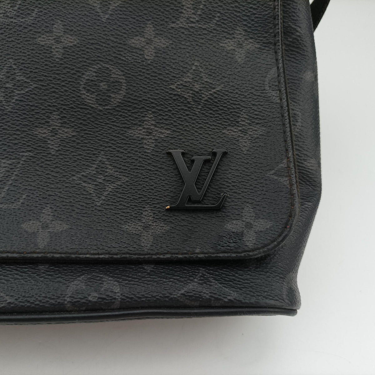 Pre-owned Louis Vuitton District MM Noir Monogram Eclipse M44001 crossbodybag | stylenewstar