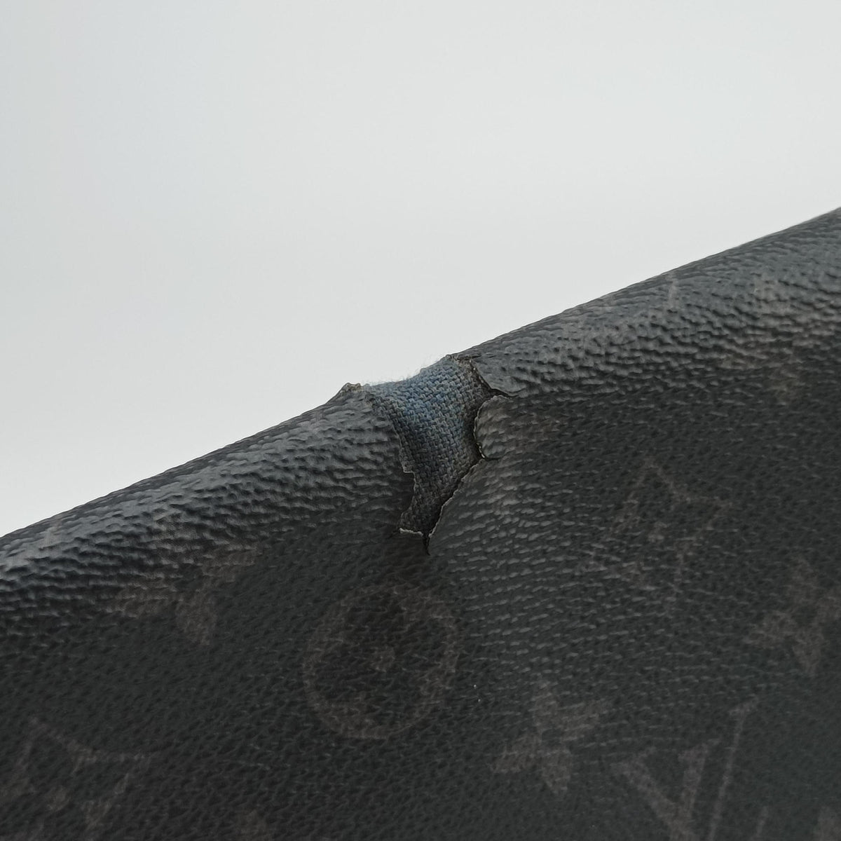 Pre-owned Louis Vuitton District MM Noir Monogram Eclipse M44001 crossbodybag | stylenewstar