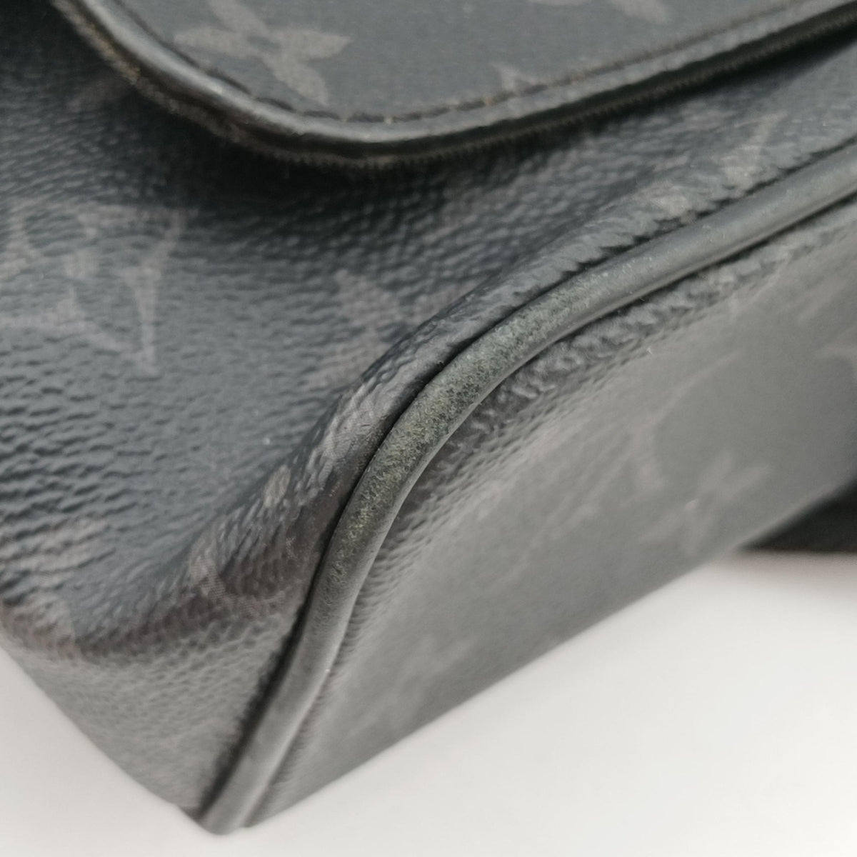 Pre-owned Louis Vuitton District MM Noir Monogram Eclipse M44001 crossbodybag | stylenewstar