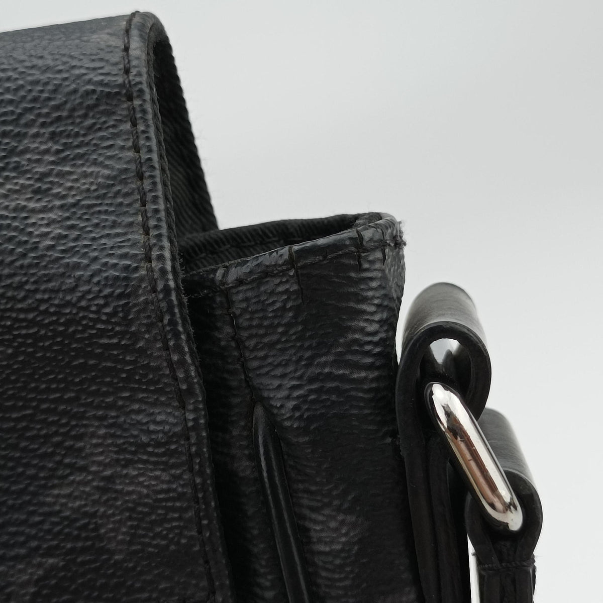 Pre-owned Louis Vuitton District MM Noir Monogram Eclipse M44001 crossbodybag | stylenewstar